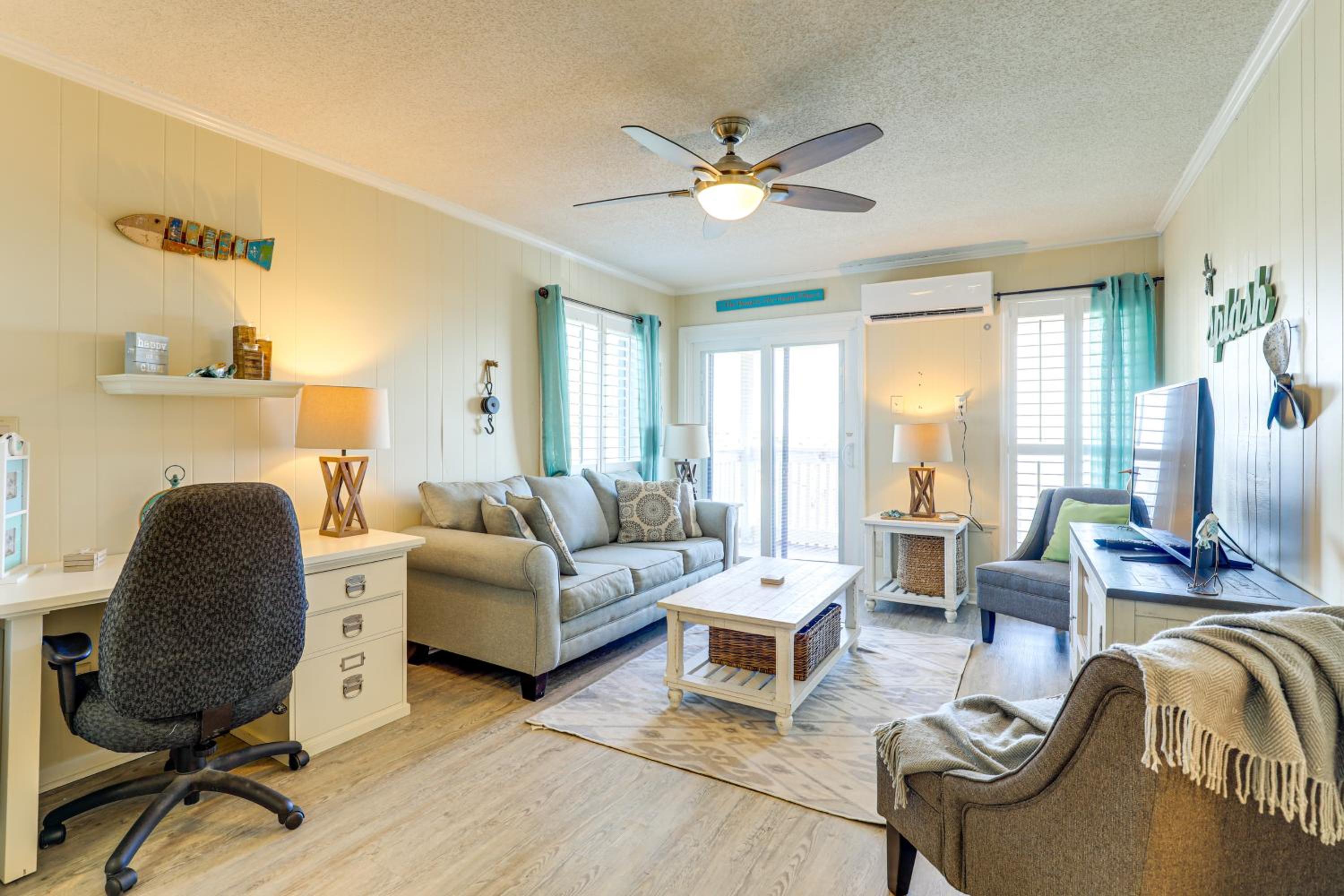 Steps to Sea! 3rd-Floor Myrtle Beach Condo with Pool
