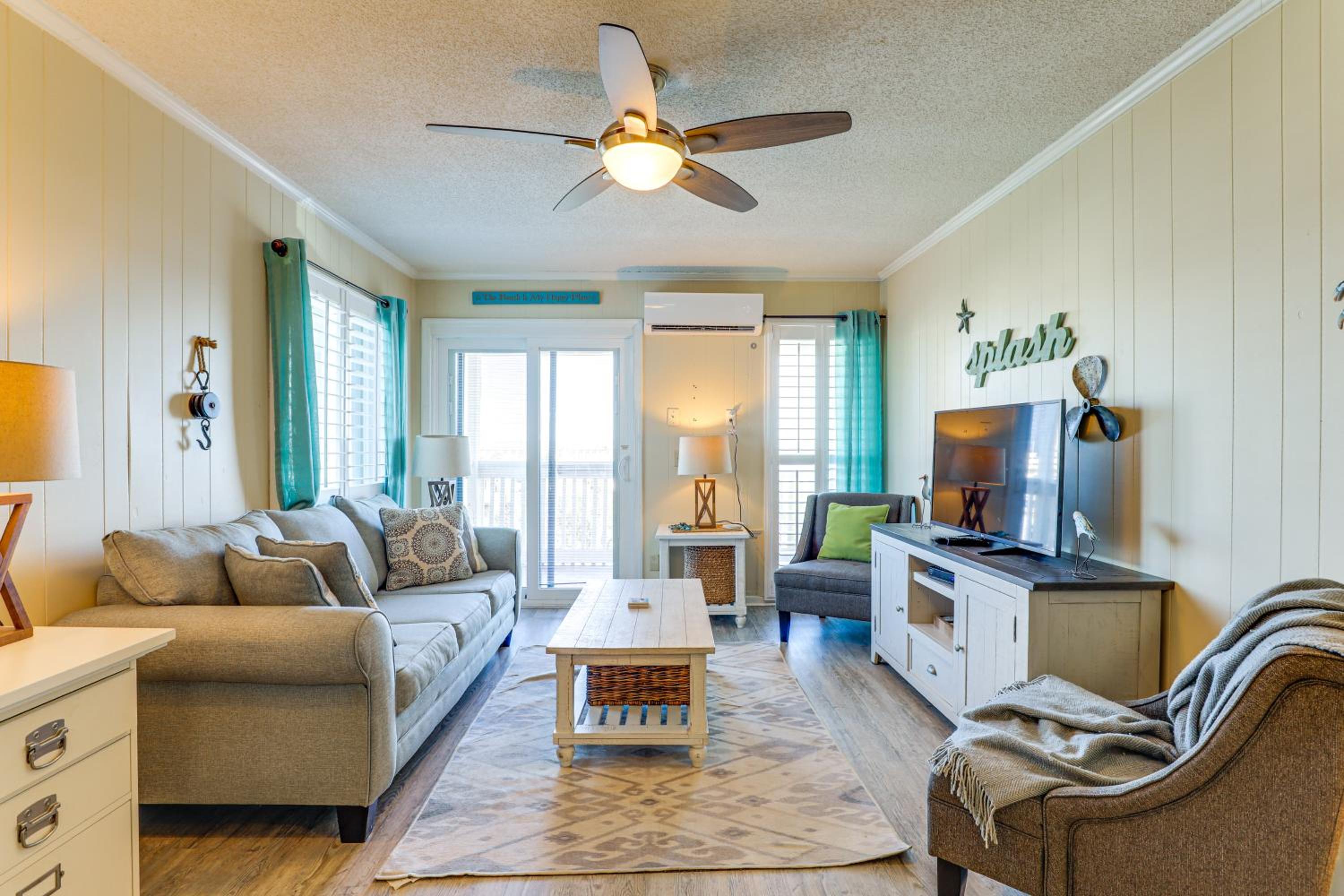 Steps to Sea! 3rd-Floor Myrtle Beach Condo with Pool