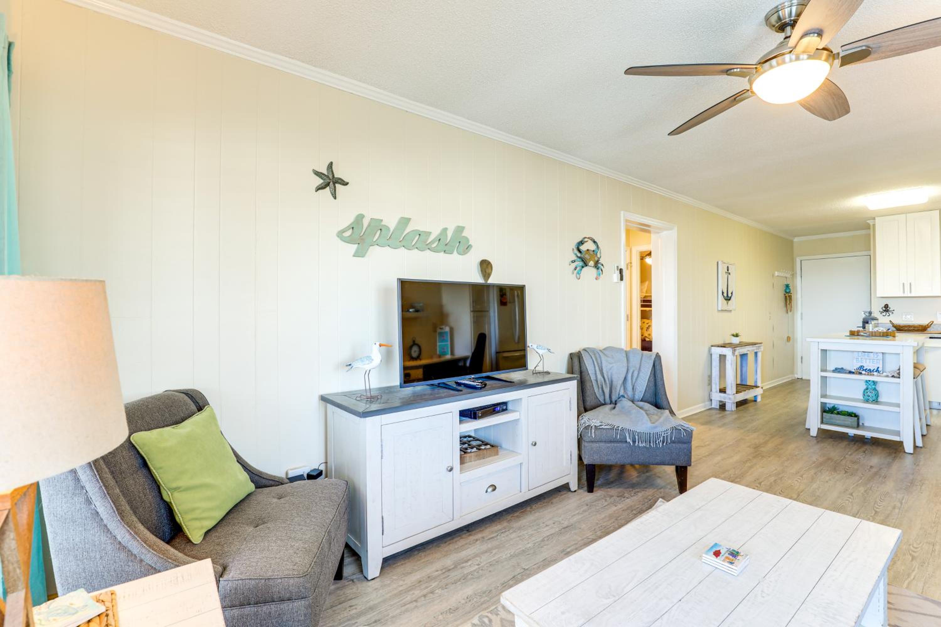 Steps to Sea! 3rd-Floor Myrtle Beach Condo with Pool