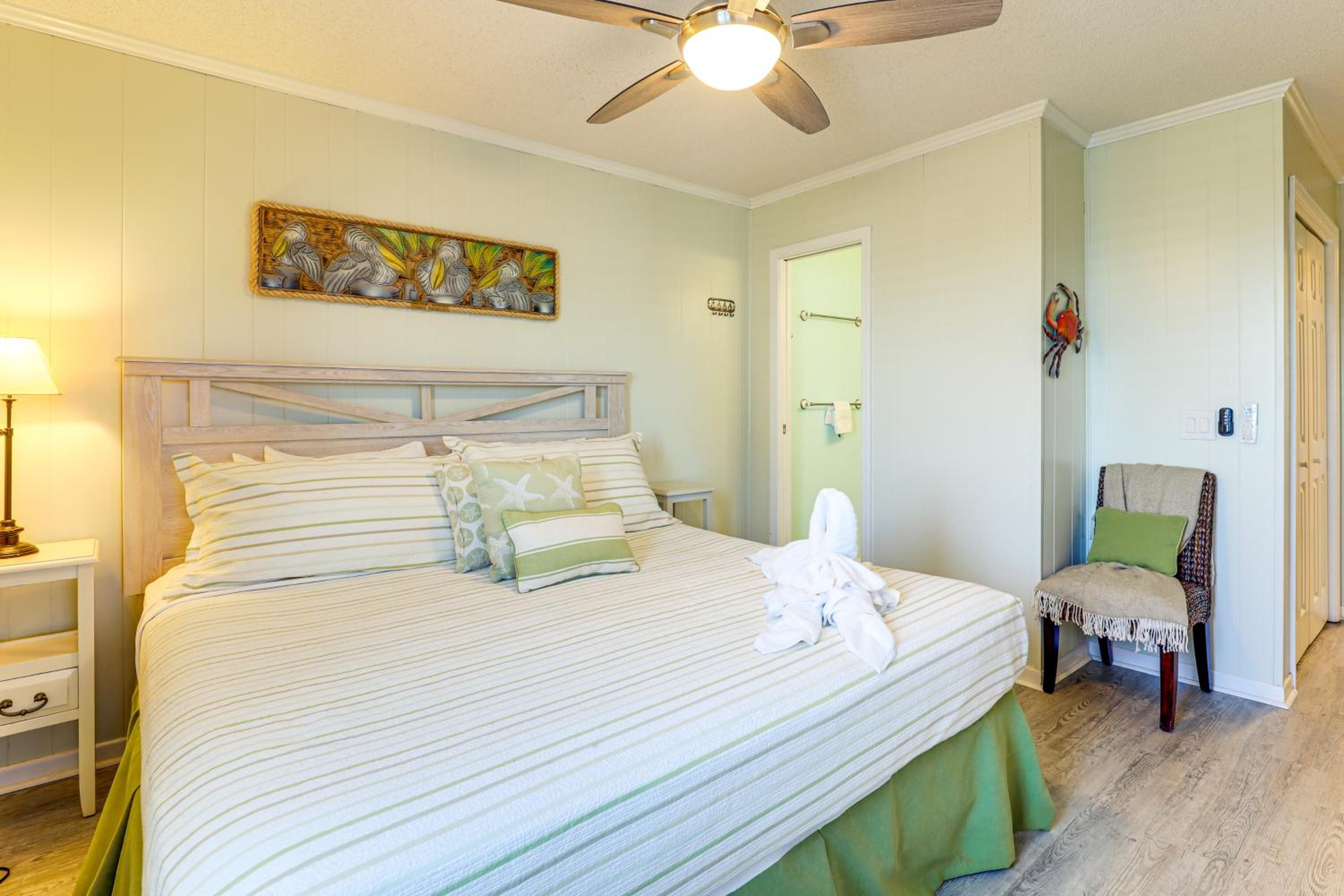 Steps to Sea! 3rd-Floor Myrtle Beach Condo with Pool