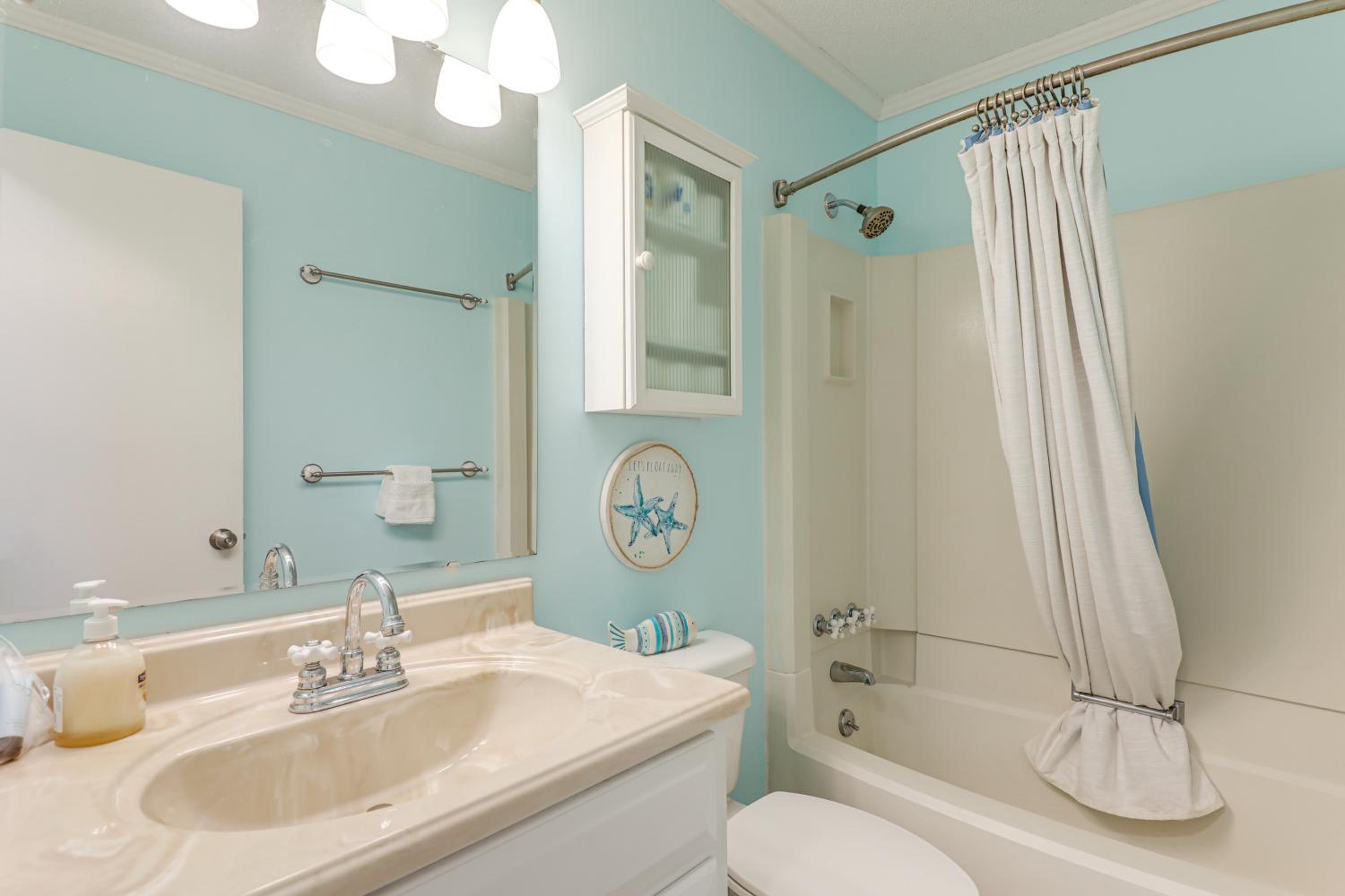 Steps to Sea! 3rd-Floor Myrtle Beach Condo with Pool