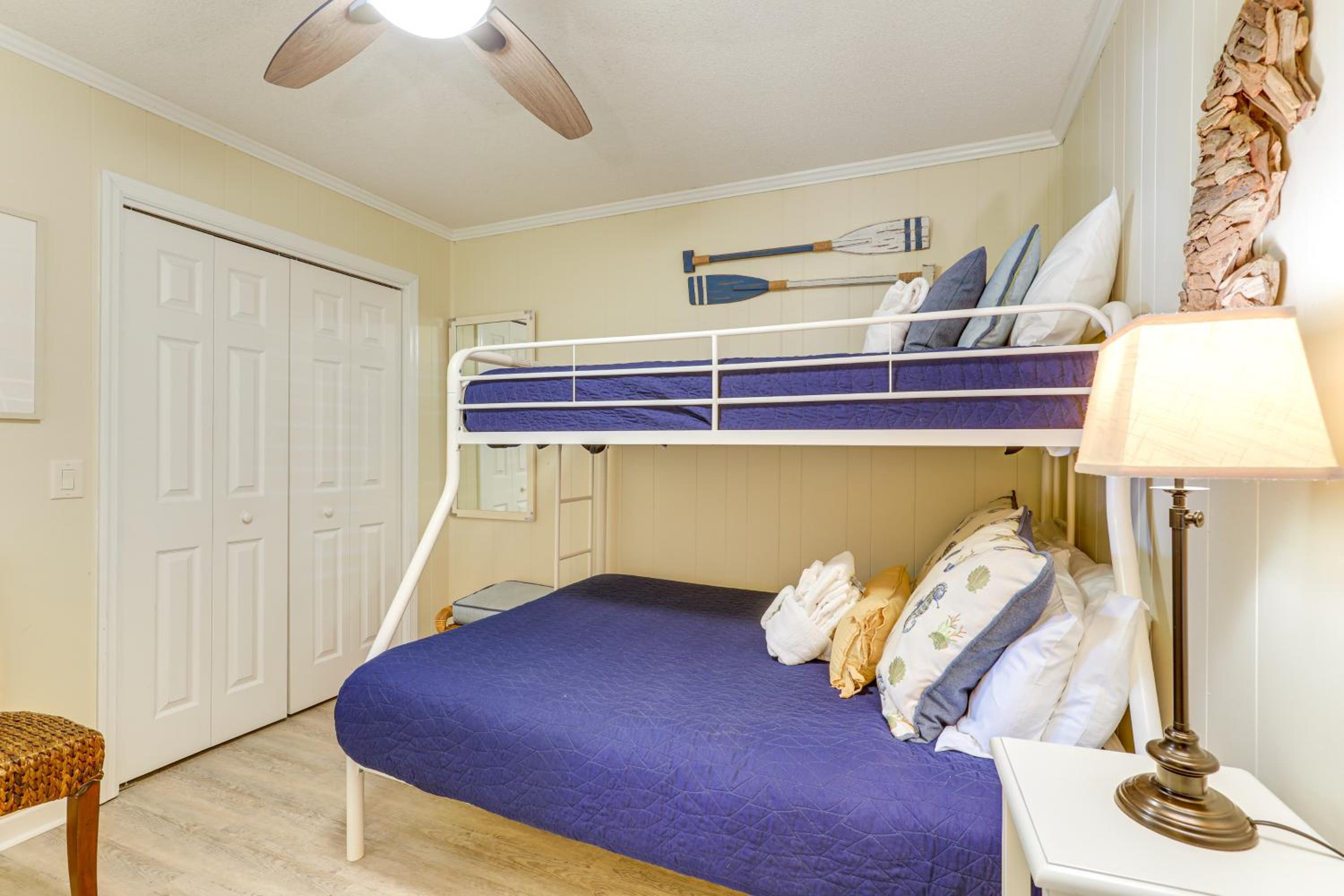Steps to Sea! 3rd-Floor Myrtle Beach Condo with Pool