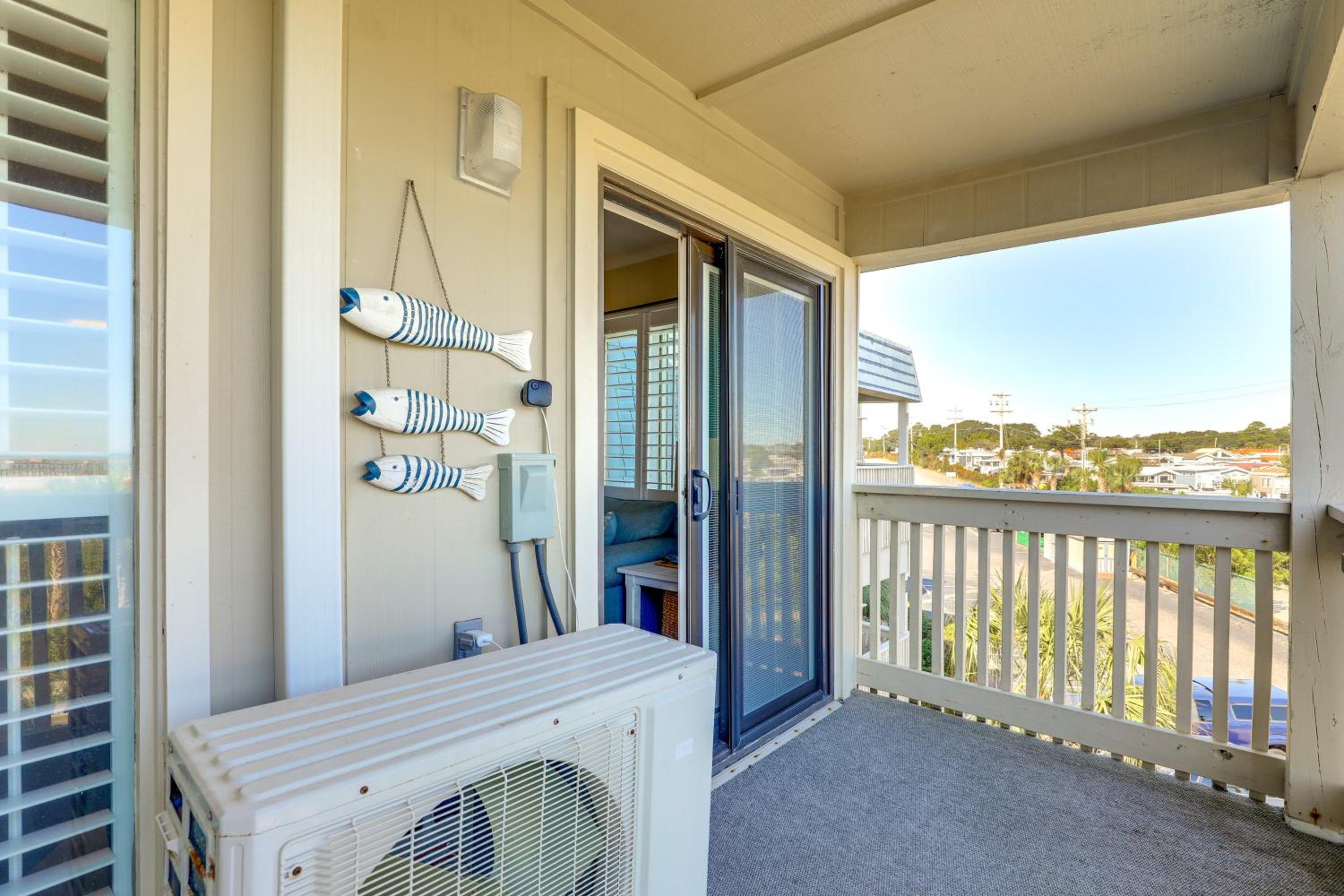 Steps to Sea! 3rd-Floor Myrtle Beach Condo with Pool