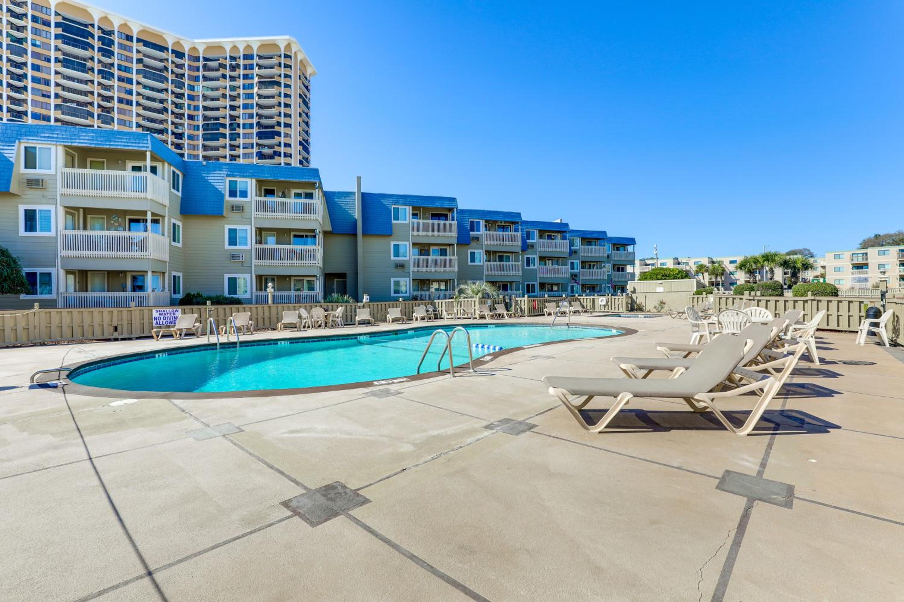 Steps to Sea! 3rd-Floor Myrtle Beach Condo with Pool