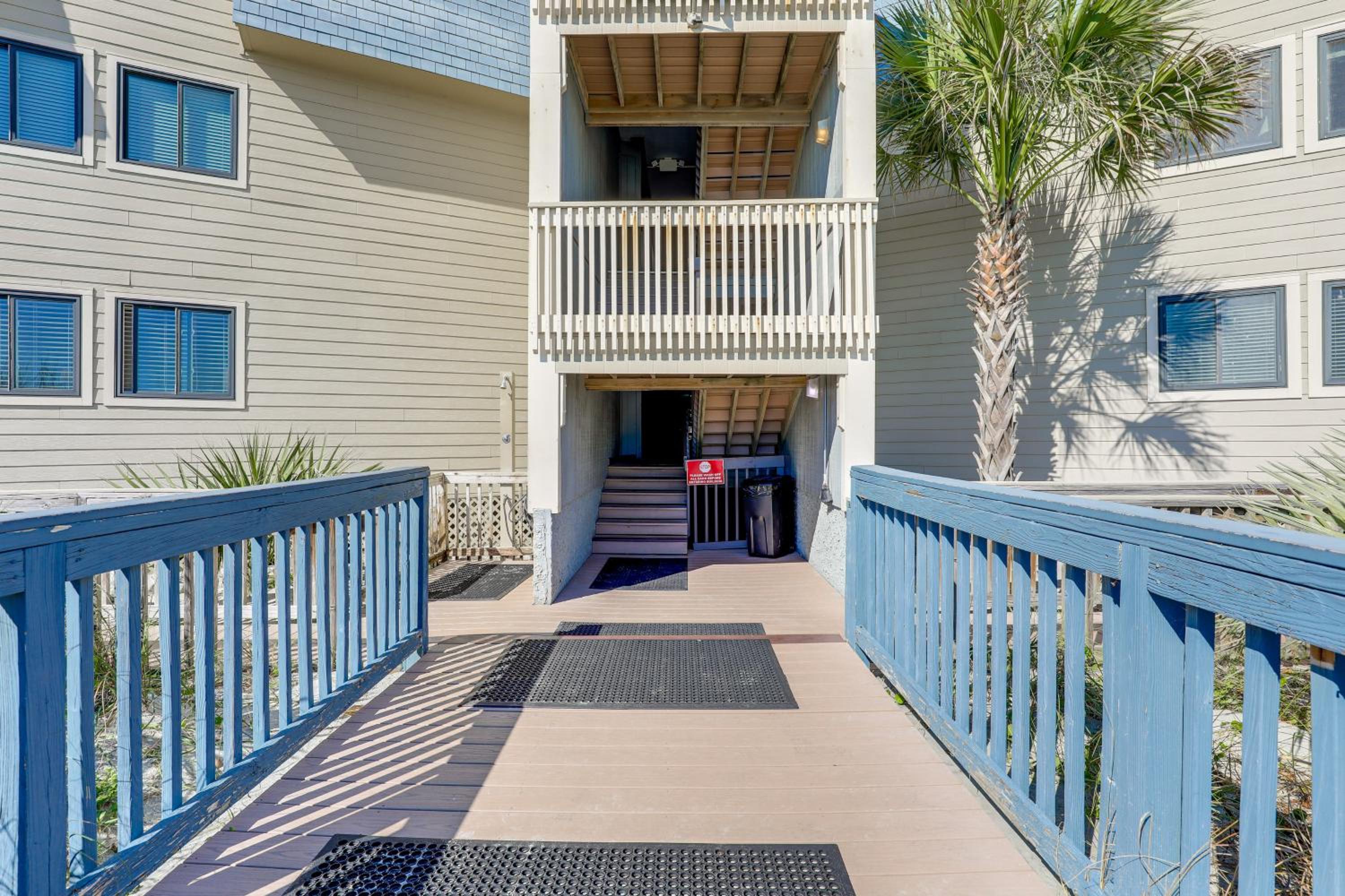 Steps to Sea! 3rd-Floor Myrtle Beach Condo with Pool