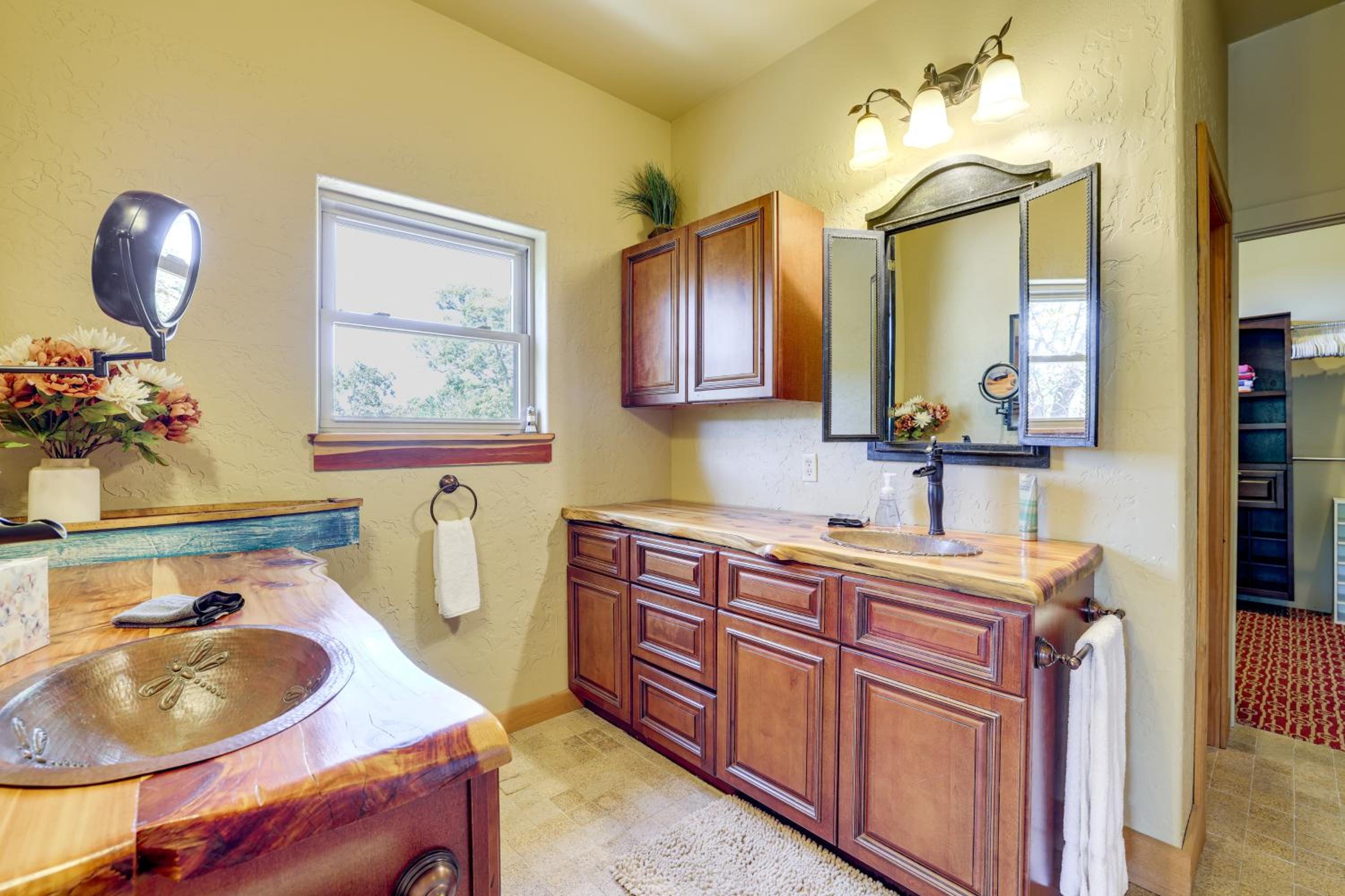 Grand Lake Waterfront Getaway with Boat Slip!