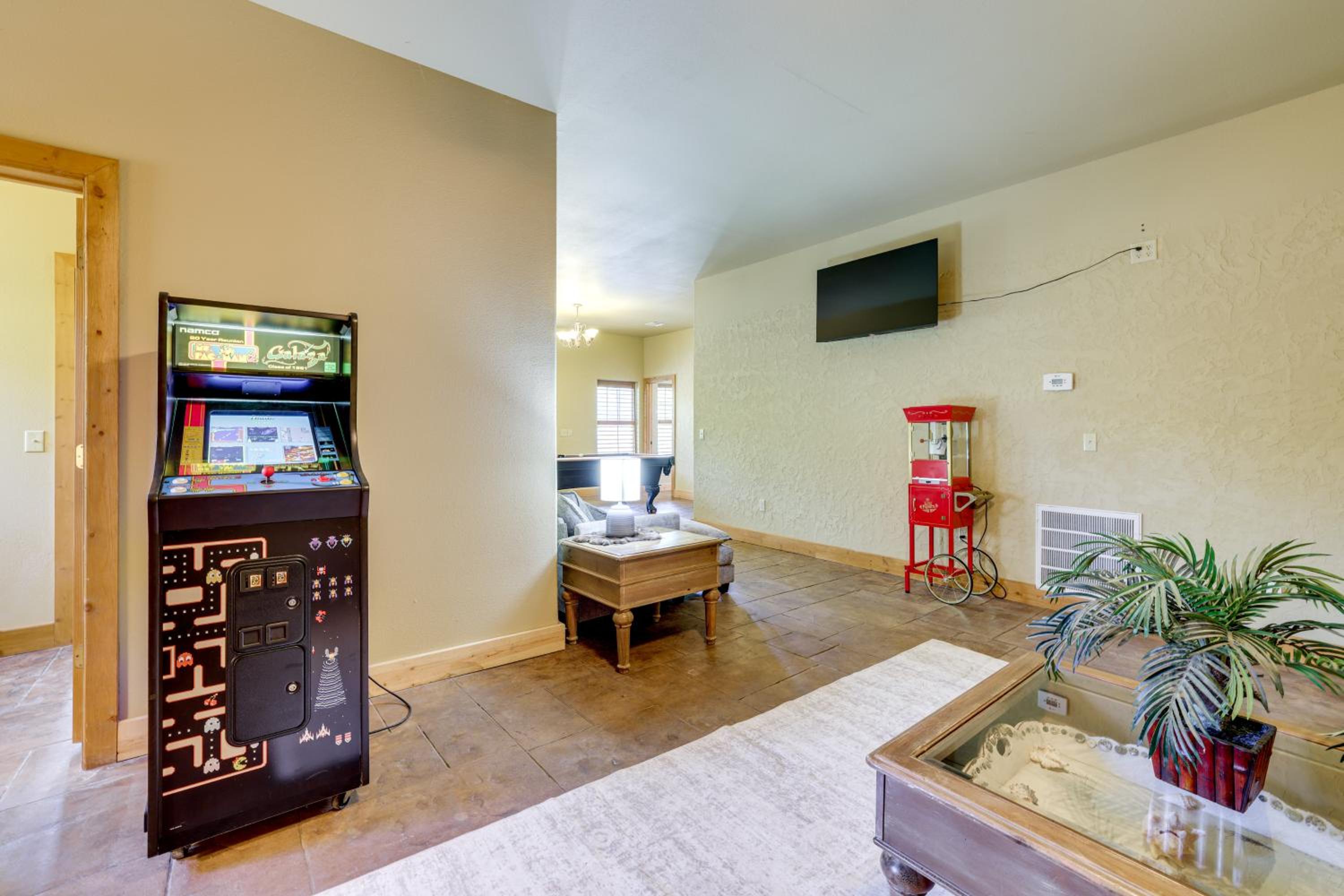 Grand Lake Waterfront Getaway with Boat Slip!