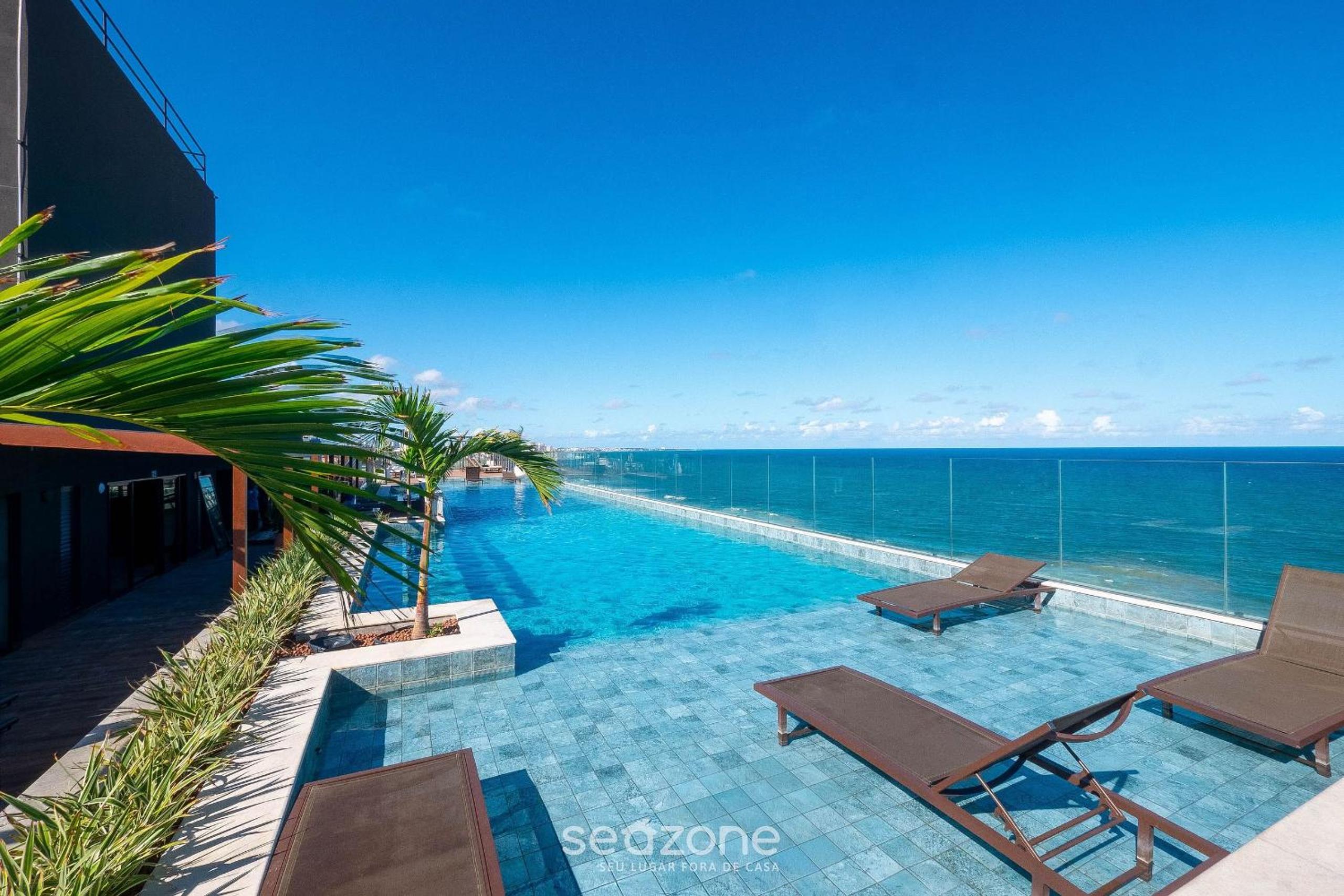Beachfront building with pool and gym - ARUs
