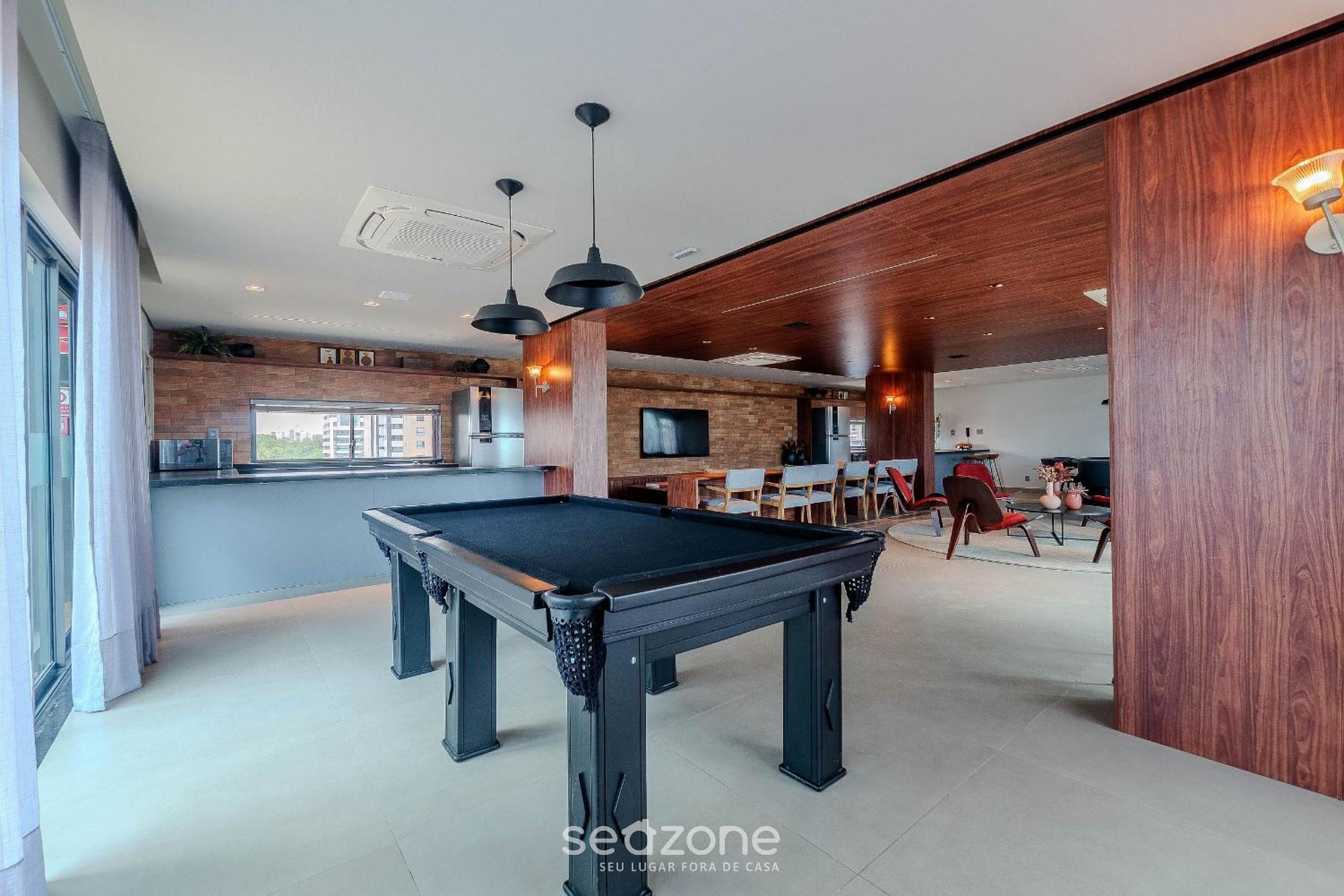 Beachfront building with pool and gym - ARUs