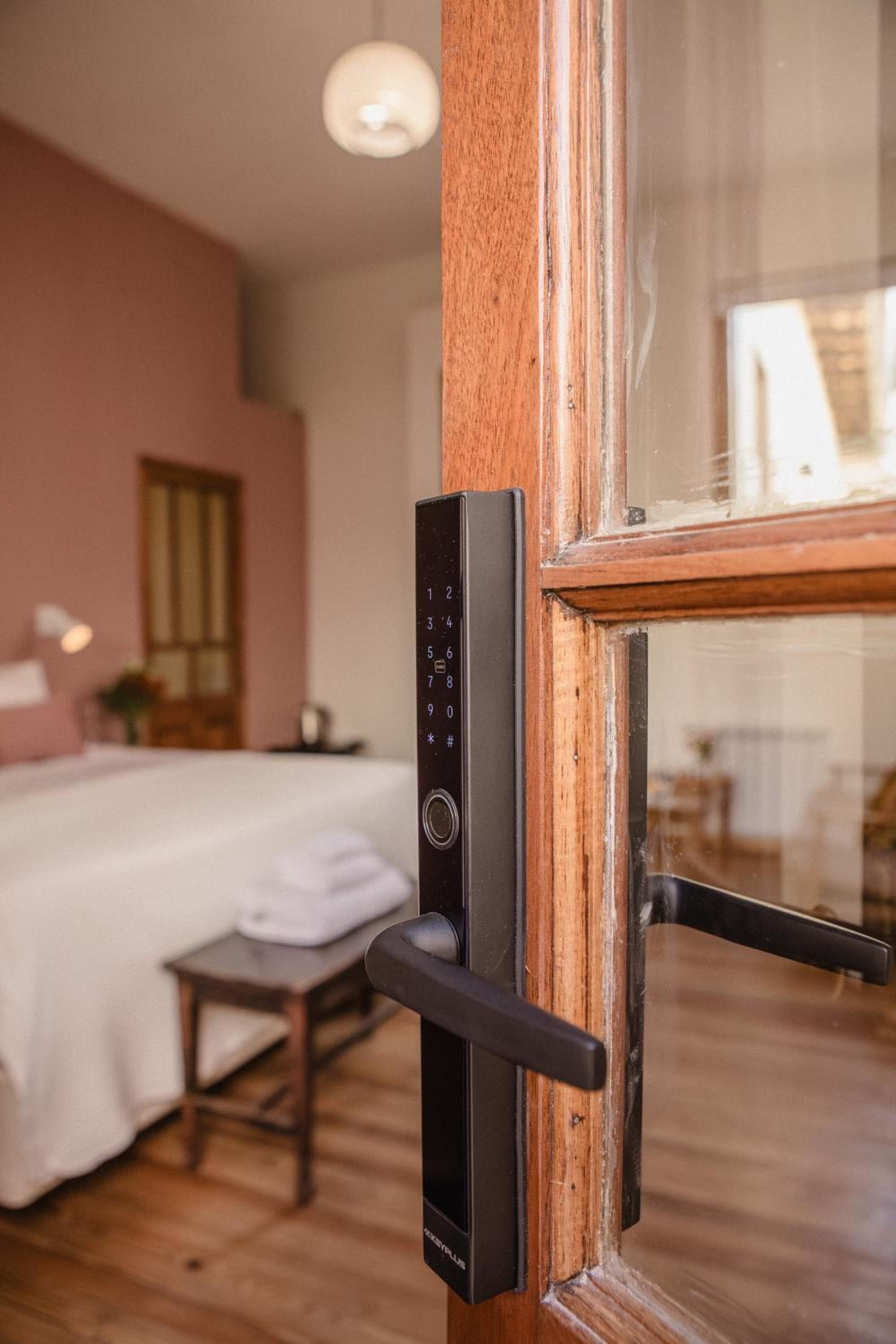 La Noire Petit hotel