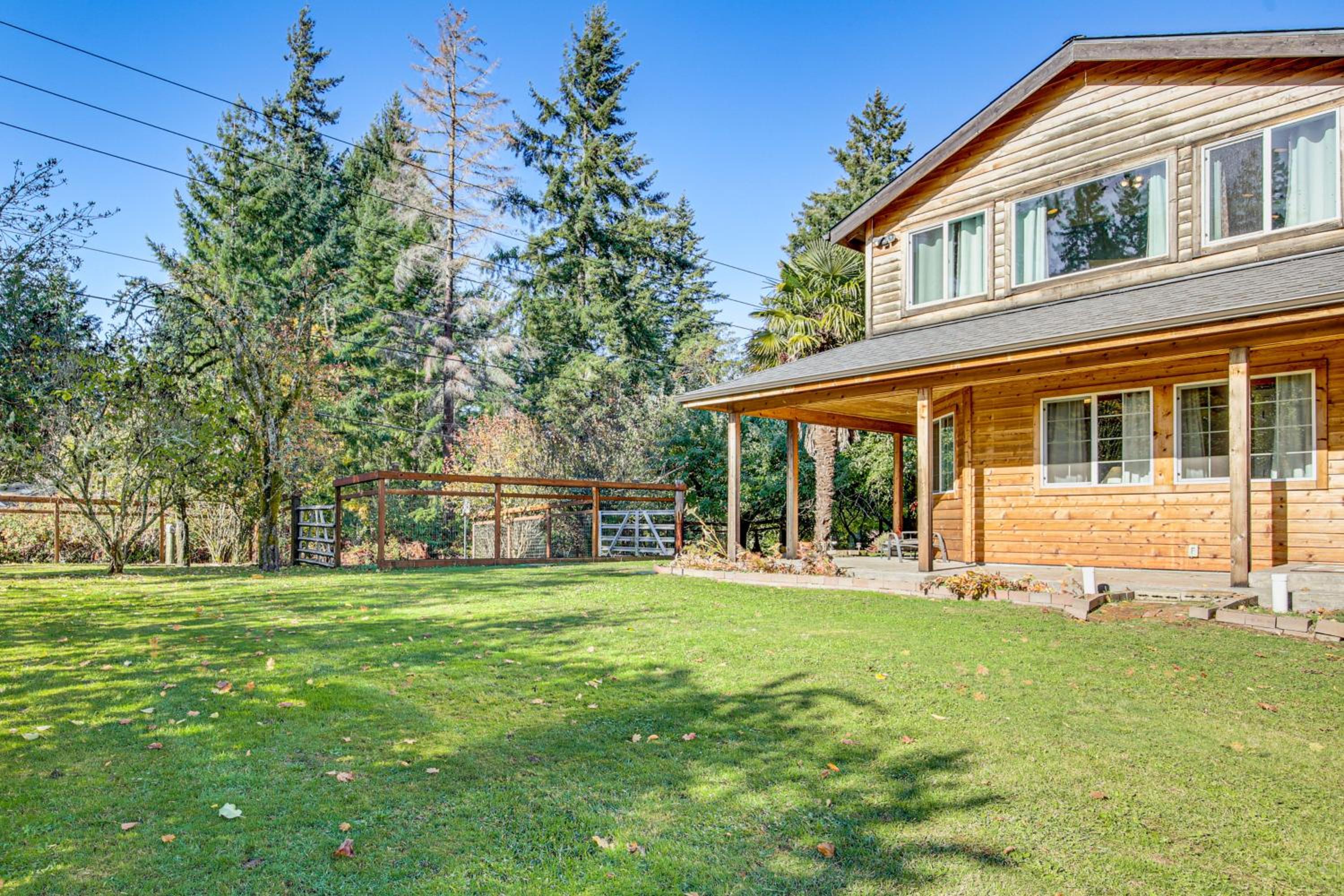 Hikes and Apples Renovated Farmhouse in Gig Harbor!