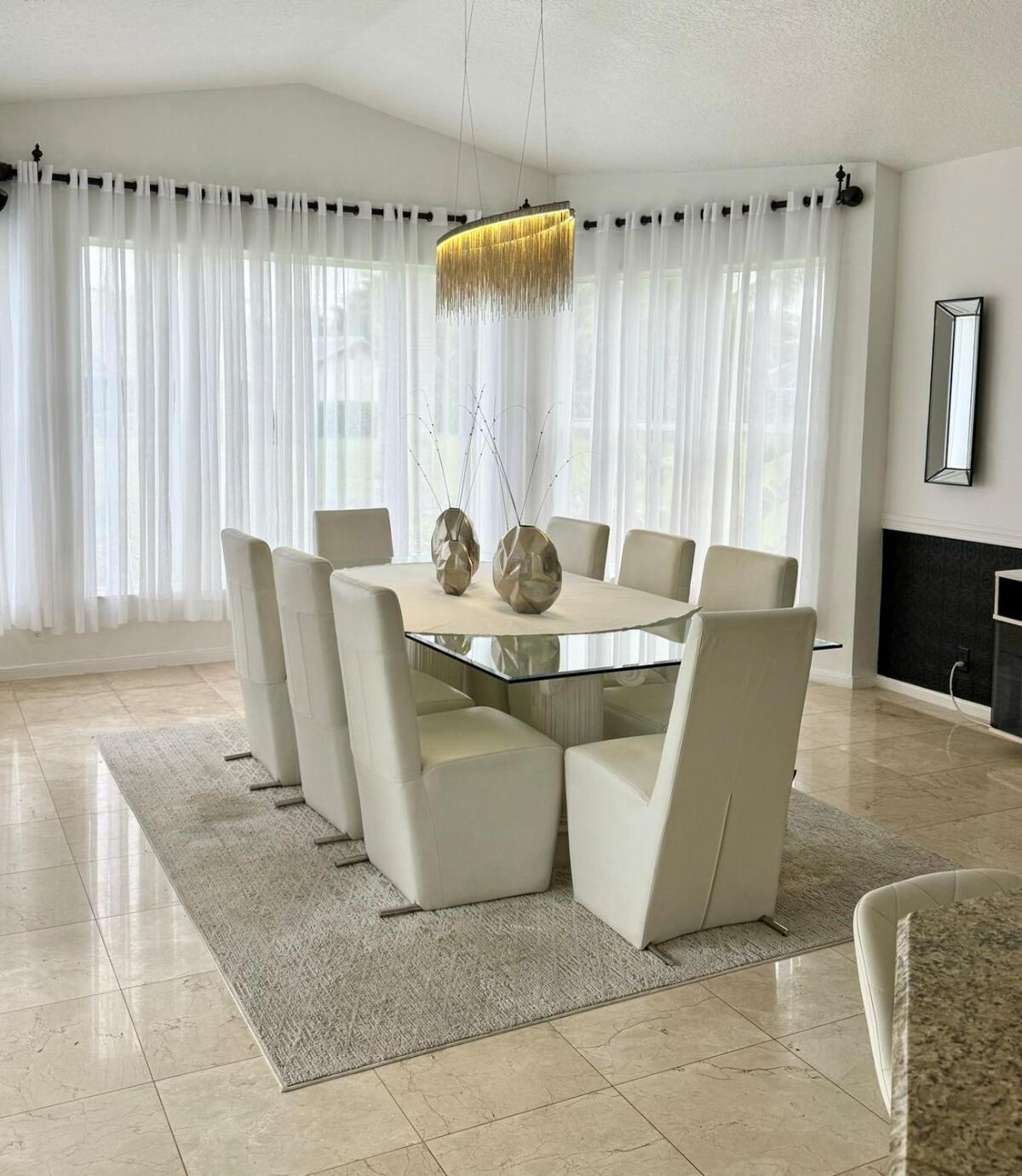 Lux 4 bedroom home on lake with pool!