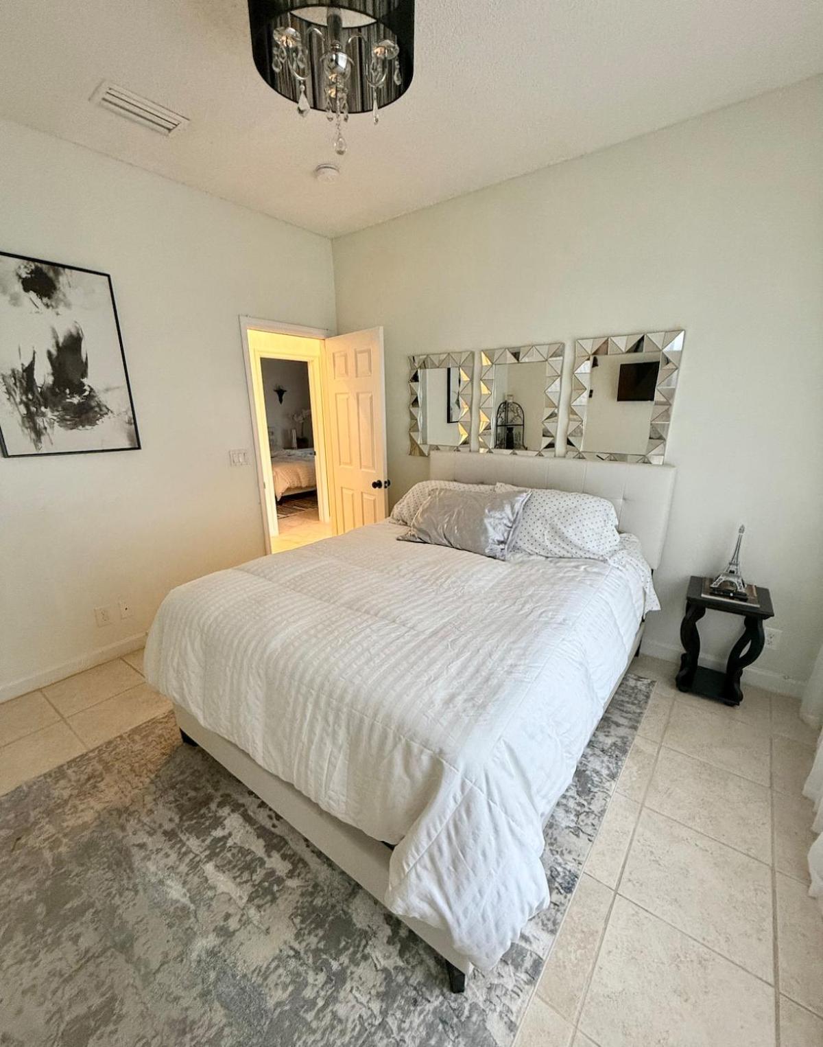Lux 4 bedroom home on lake with pool!
