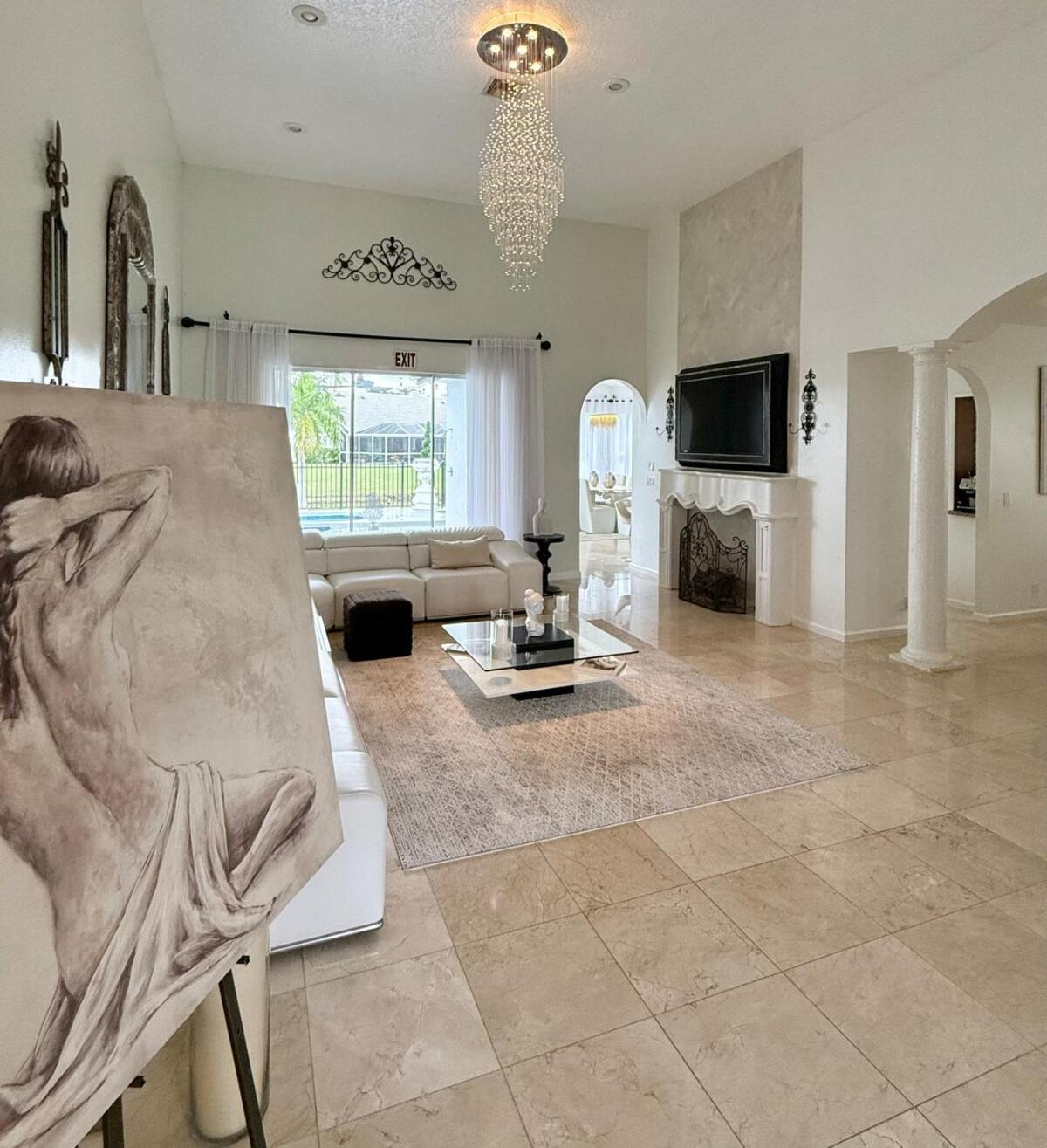 Lux 4 bedroom home on lake with pool!