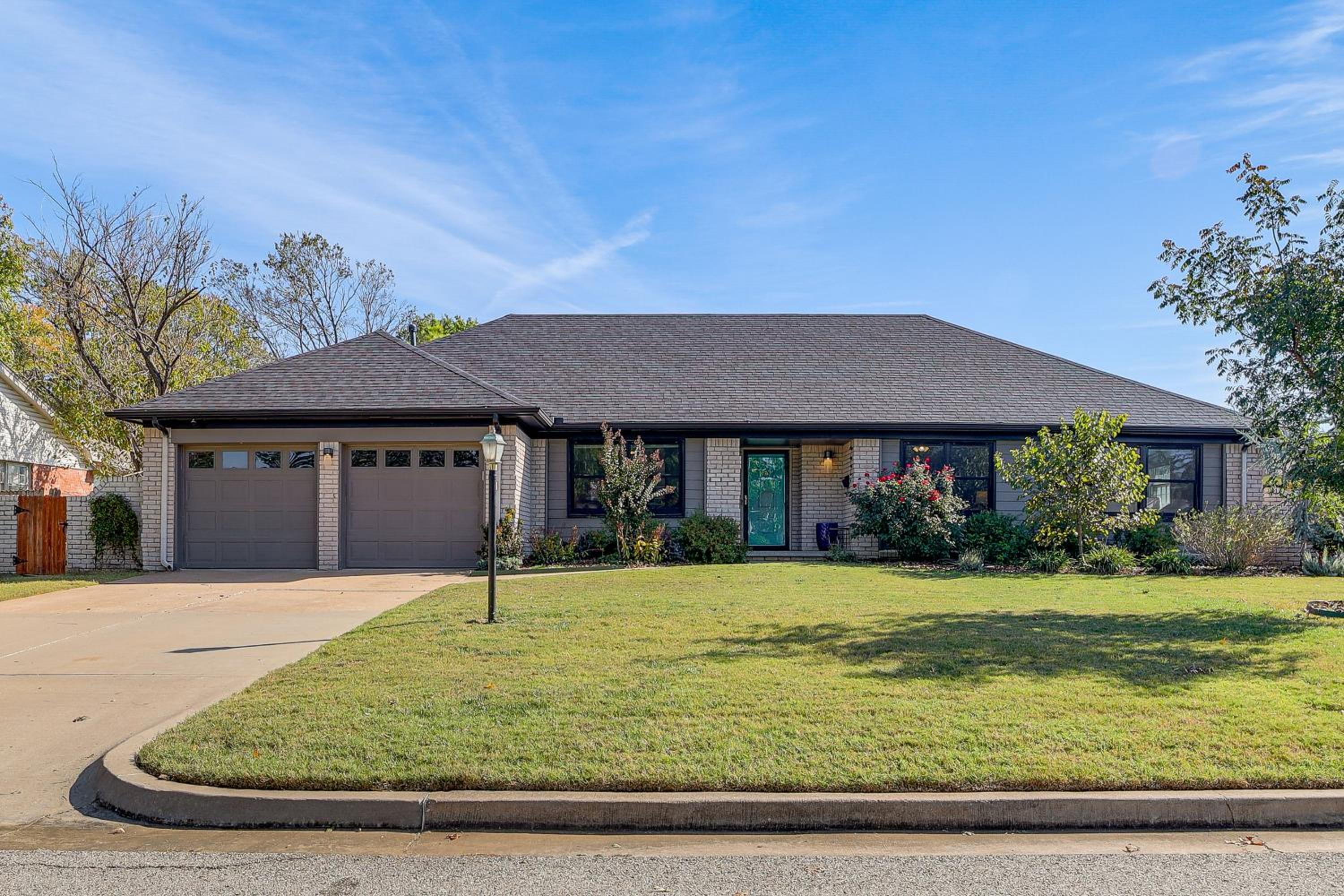 Pet-Friendly Home with Yard 8 Mi to Downtown Tulsa!