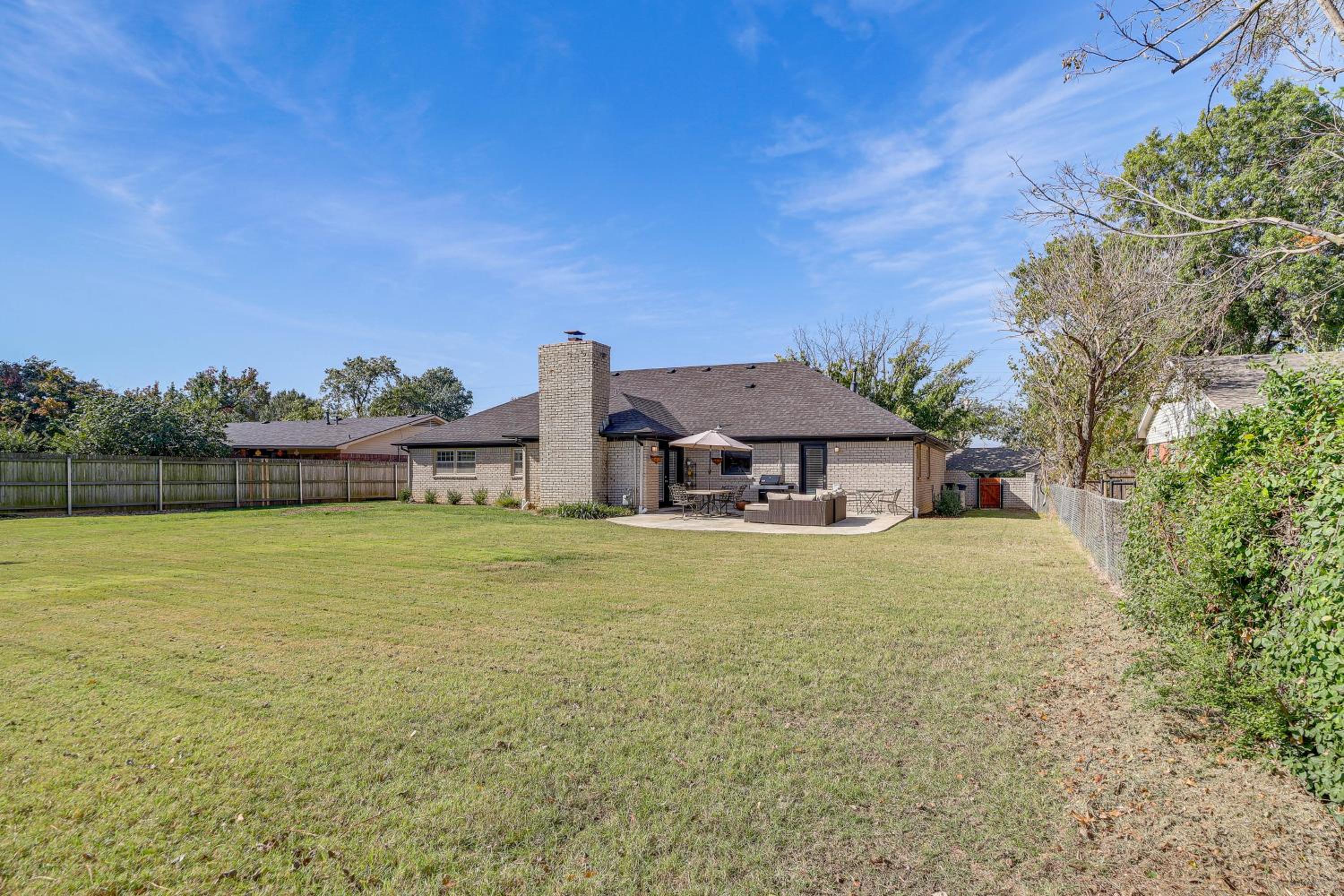 Pet-Friendly Home with Yard 8 Mi to Downtown Tulsa!