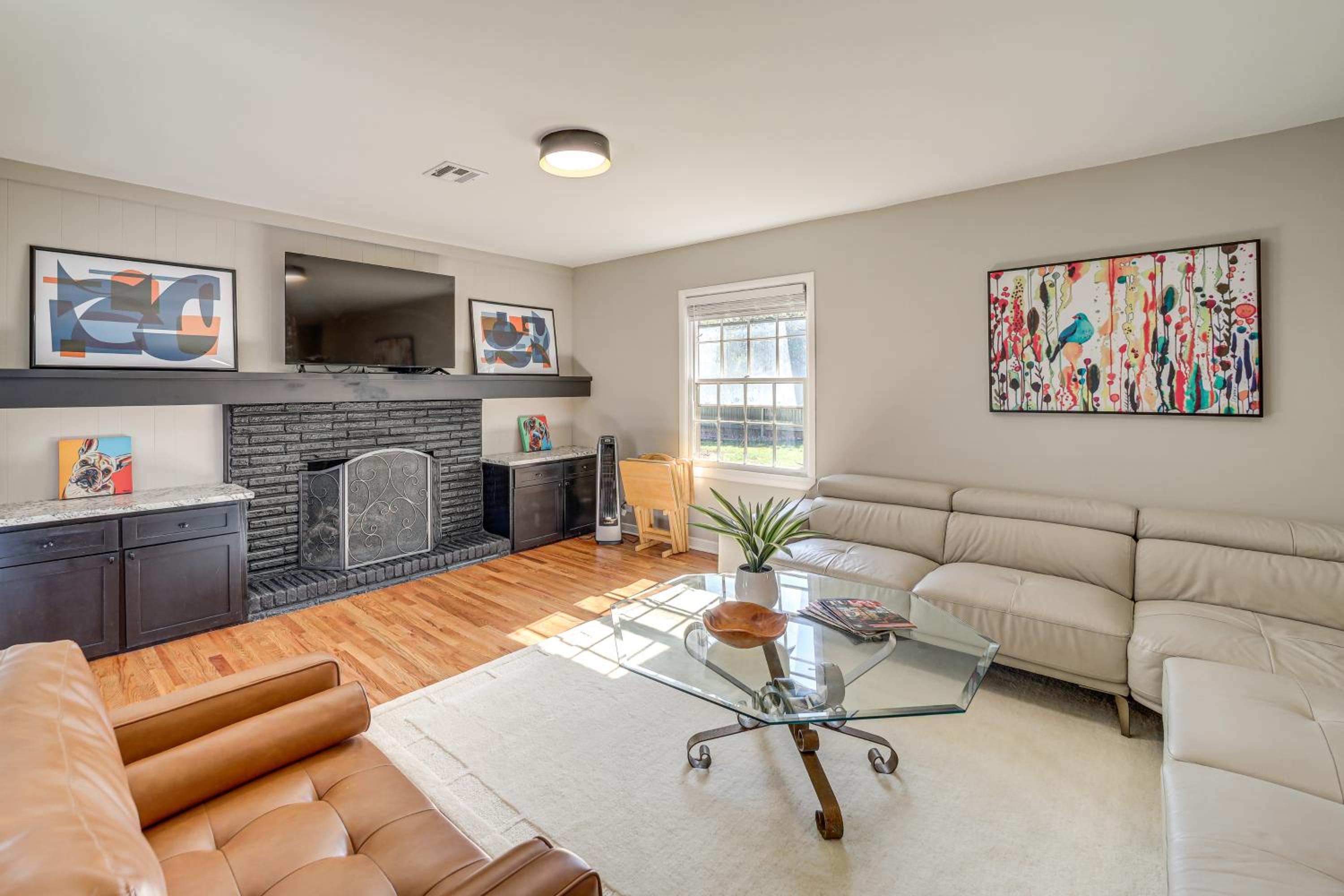 Pet-Friendly Home with Yard 8 Mi to Downtown Tulsa!