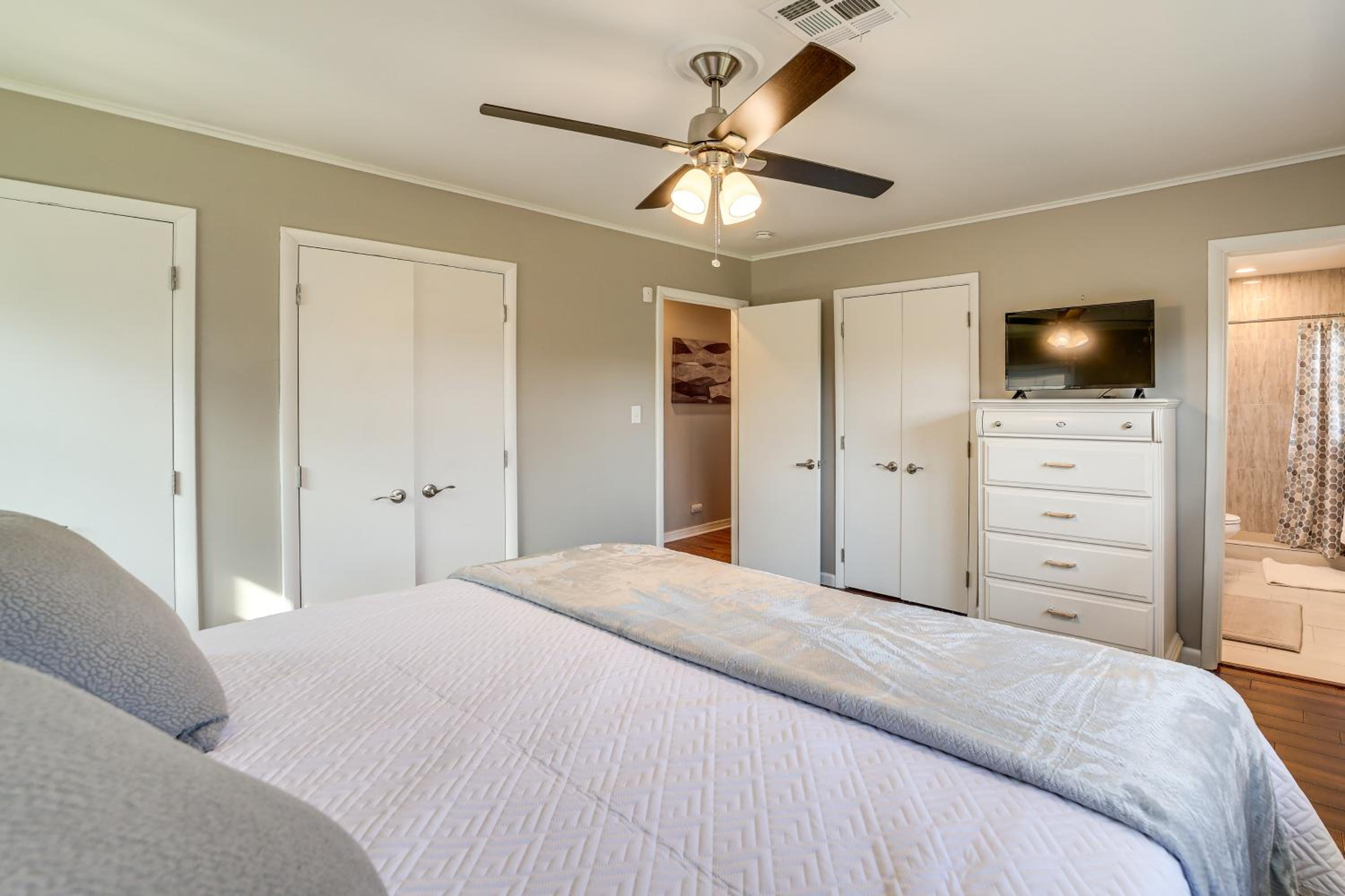 Pet-Friendly Home with Yard 8 Mi to Downtown Tulsa!