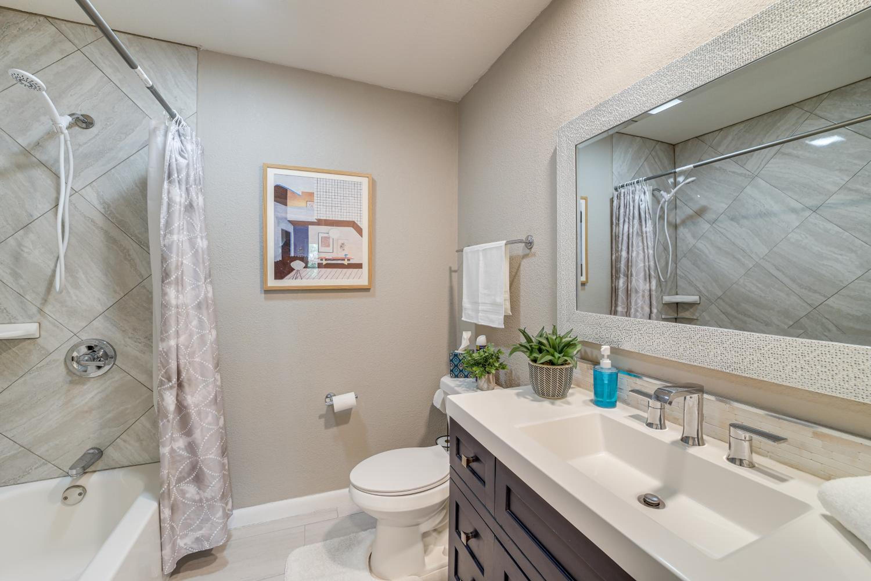 Pet-Friendly Home with Yard 8 Mi to Downtown Tulsa!