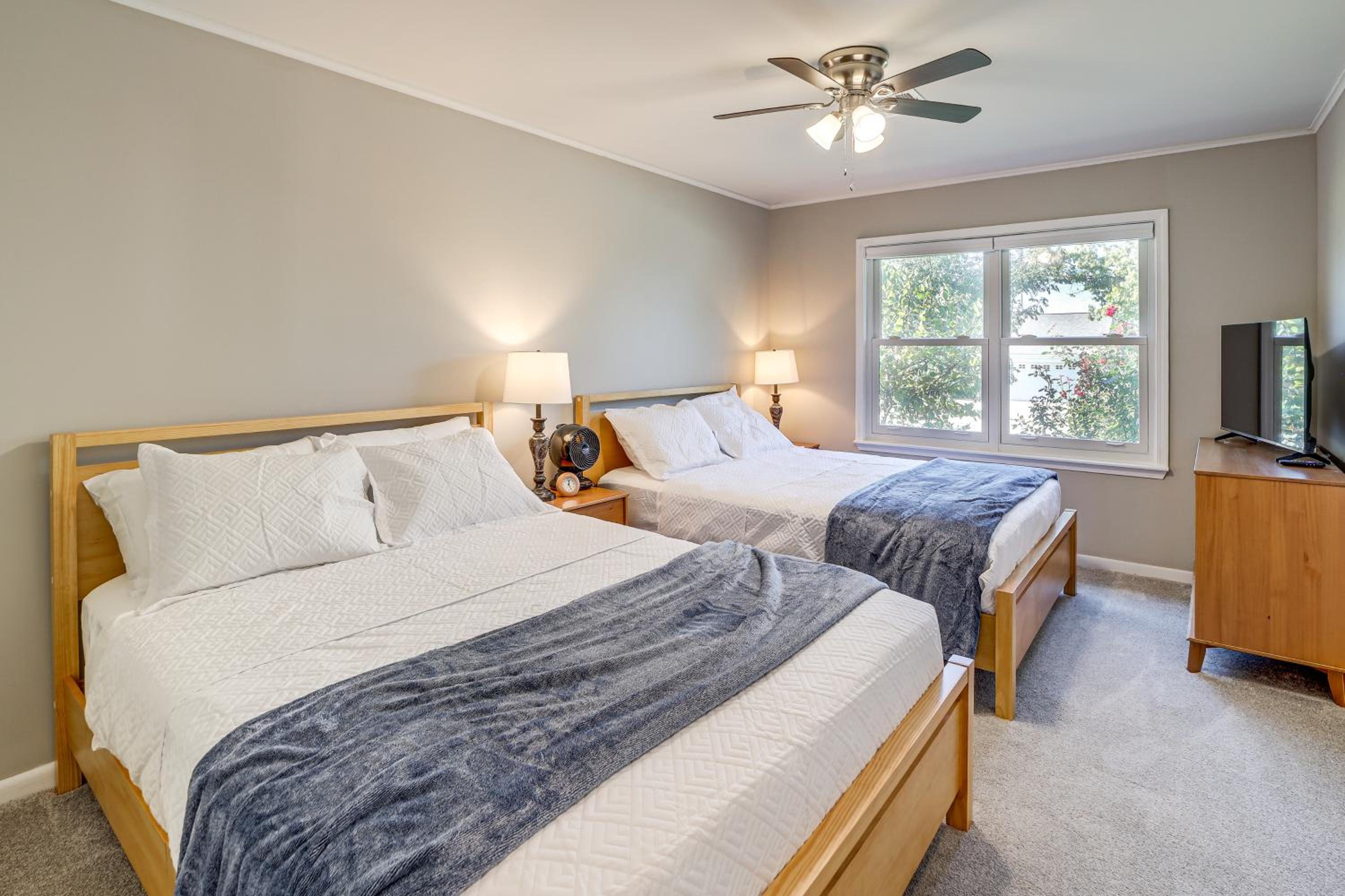 Pet-Friendly Home with Yard 8 Mi to Downtown Tulsa!