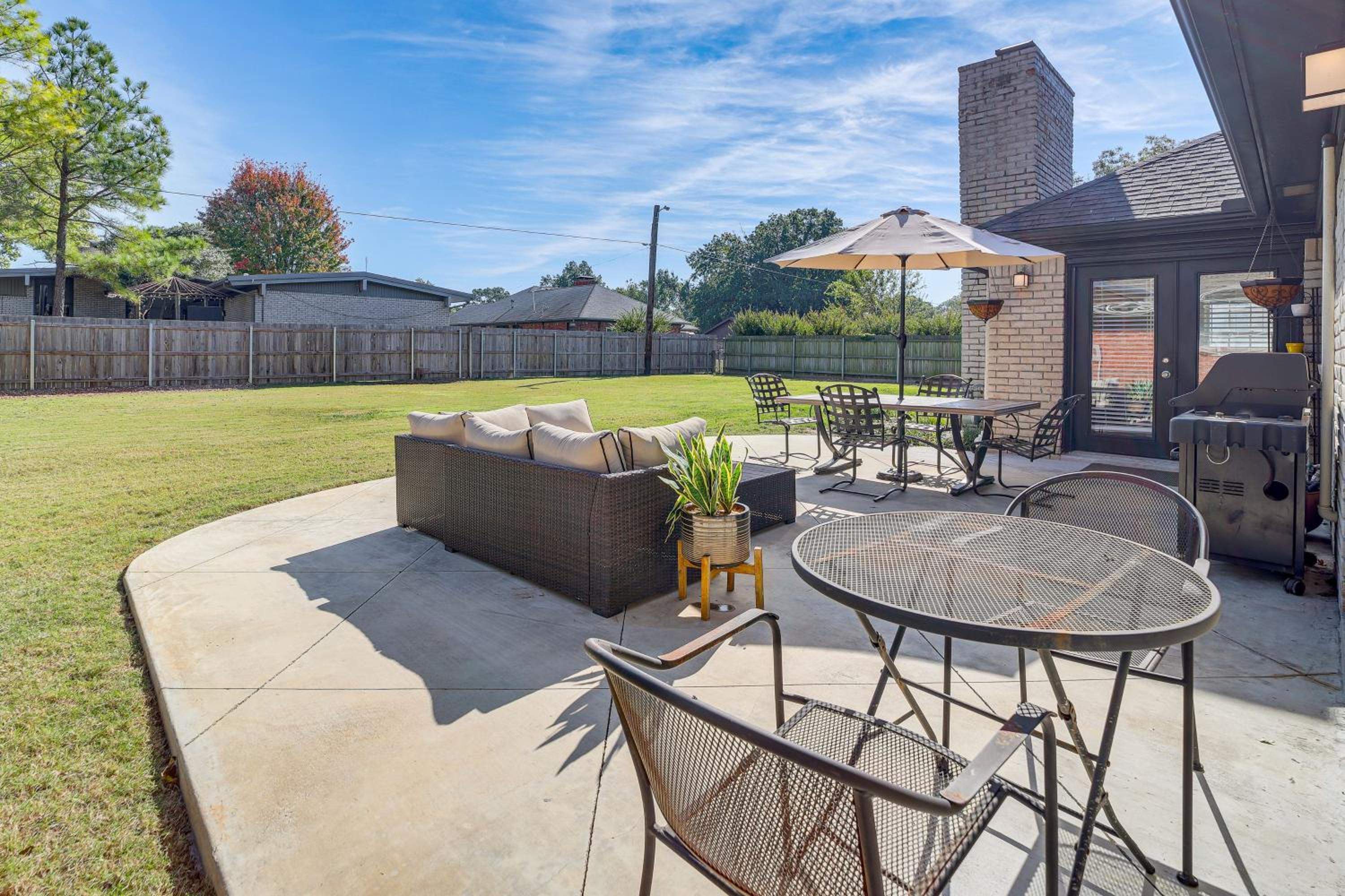 Pet-Friendly Home with Yard 8 Mi to Downtown Tulsa!