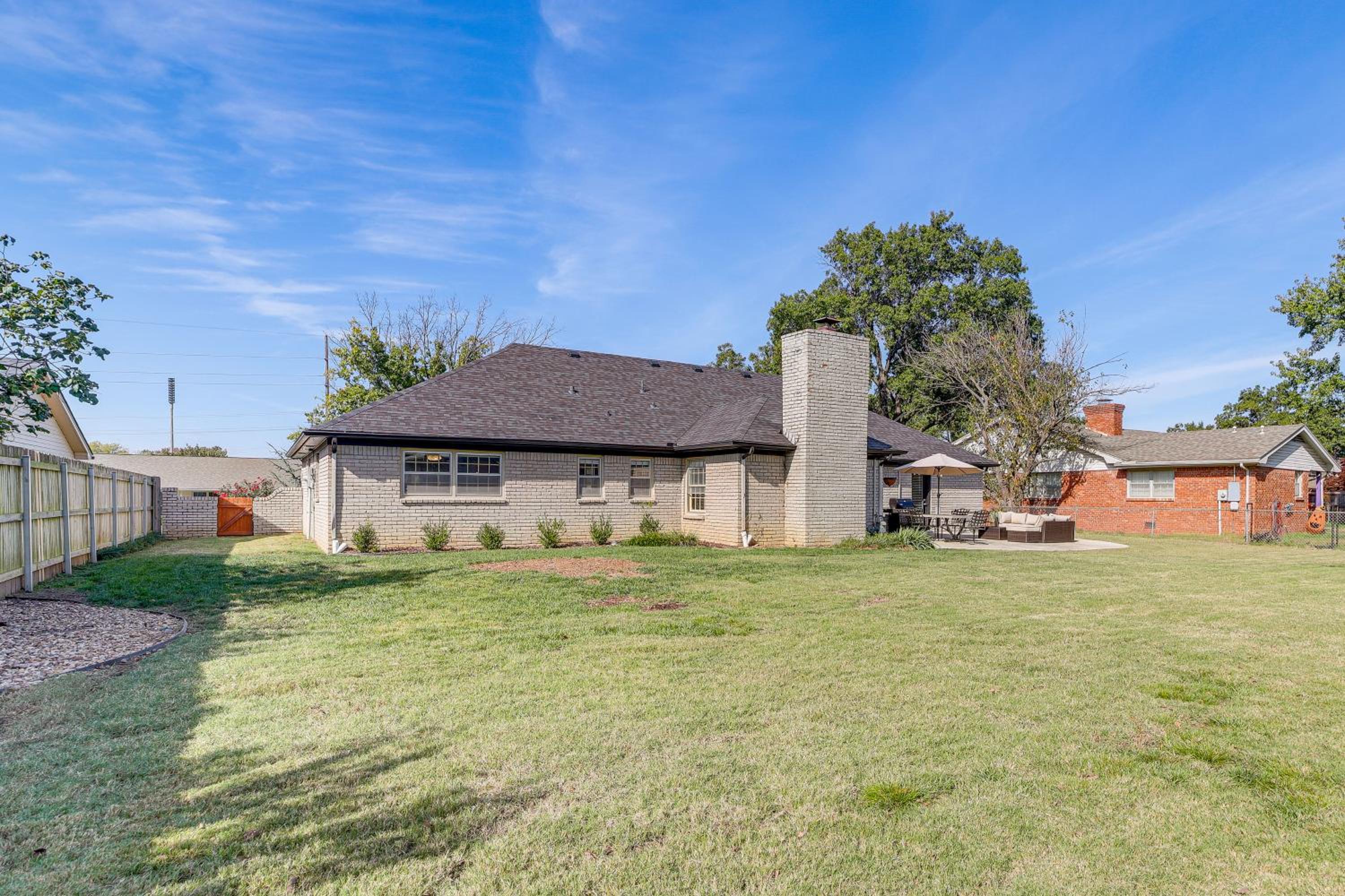 Pet-Friendly Home with Yard 8 Mi to Downtown Tulsa!