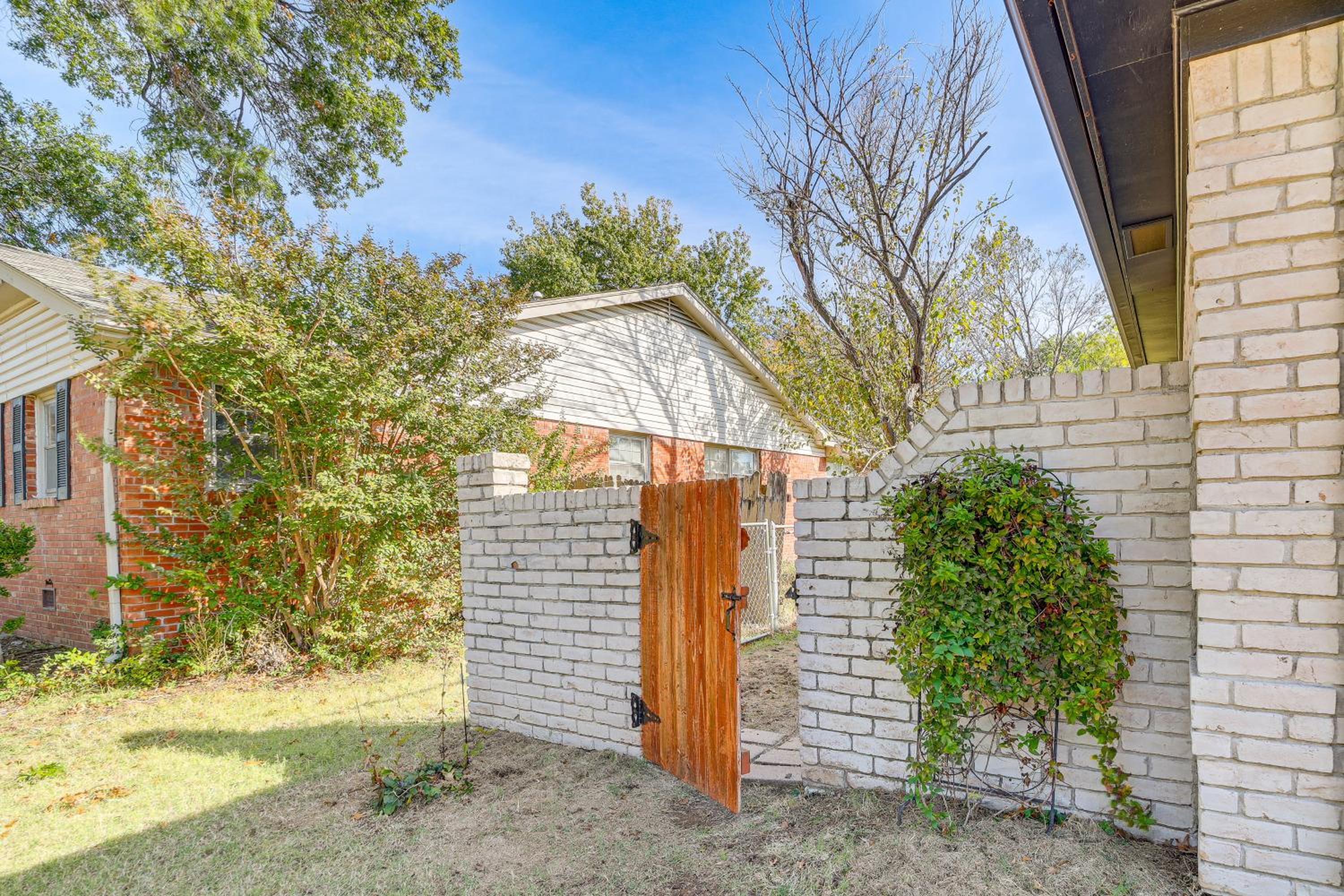 Pet-Friendly Home with Yard 8 Mi to Downtown Tulsa!