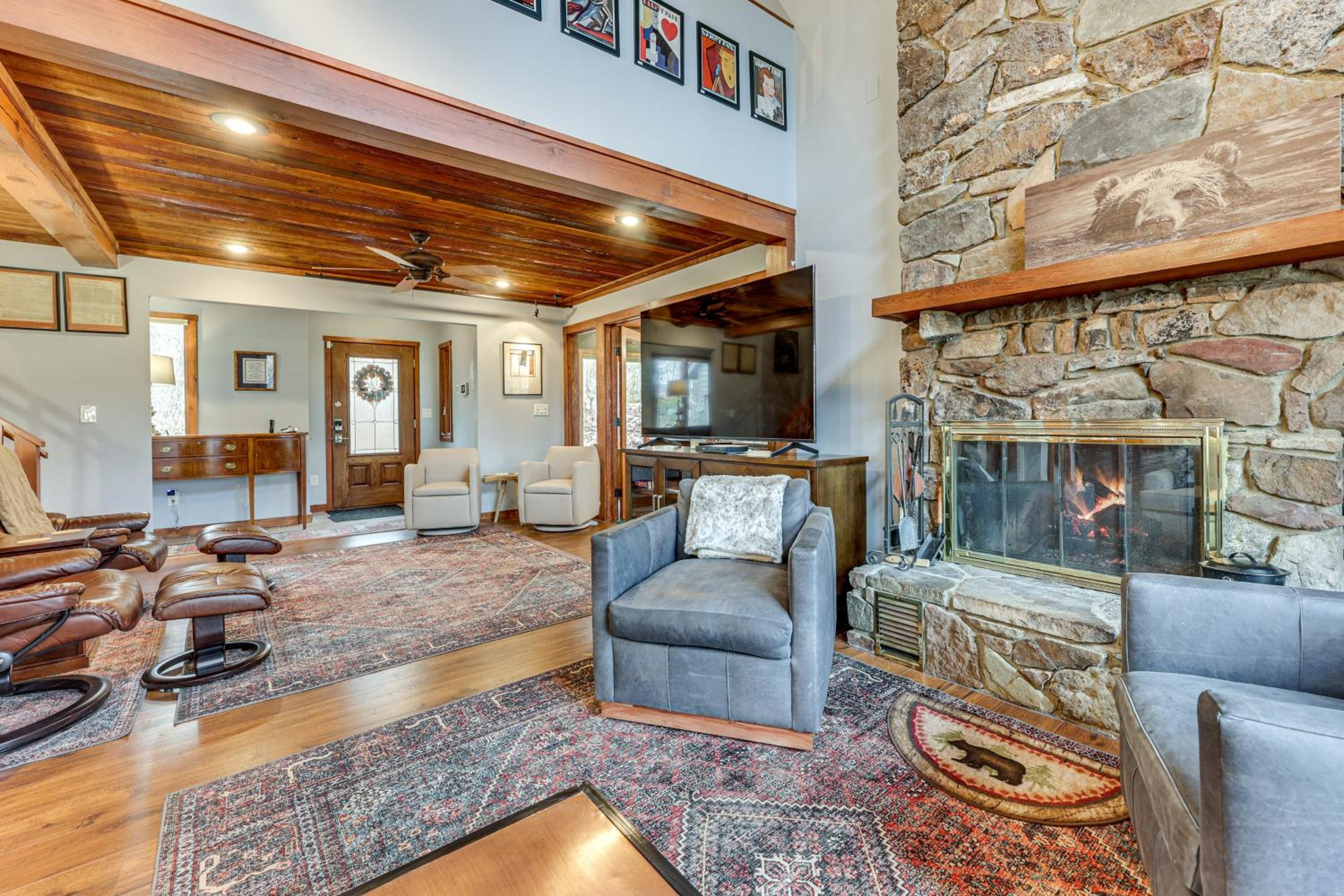 Grand Wintergreen Resort Home with Hot Tub!