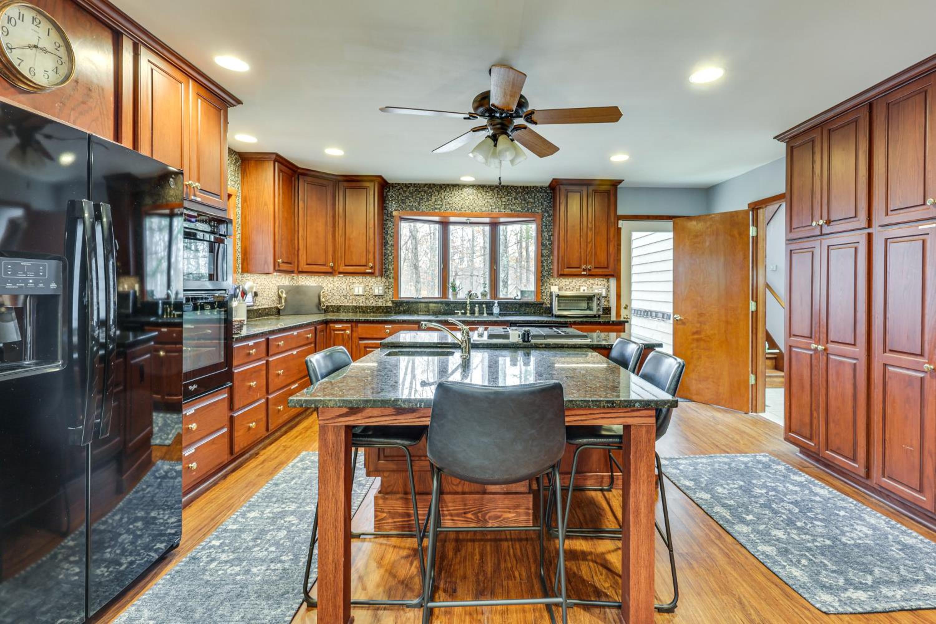 Grand Wintergreen Resort Home with Hot Tub!