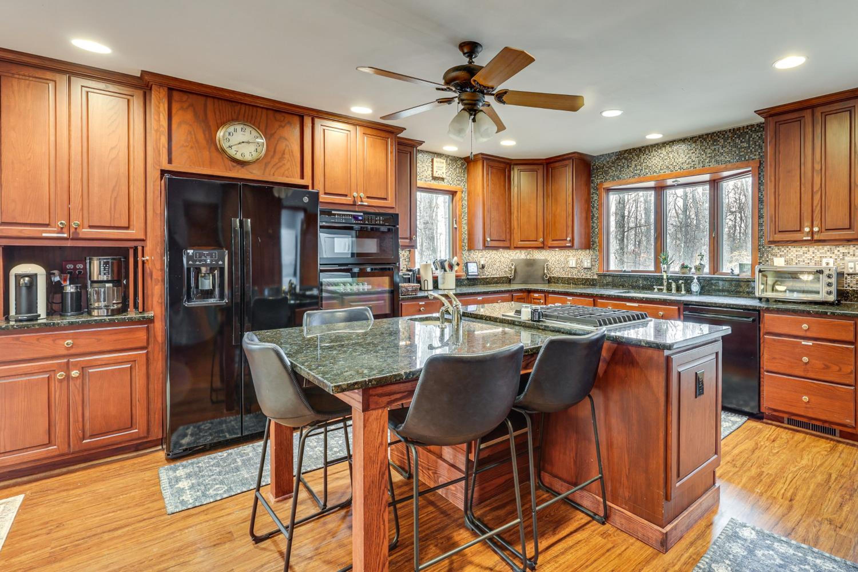 Grand Wintergreen Resort Home with Hot Tub!