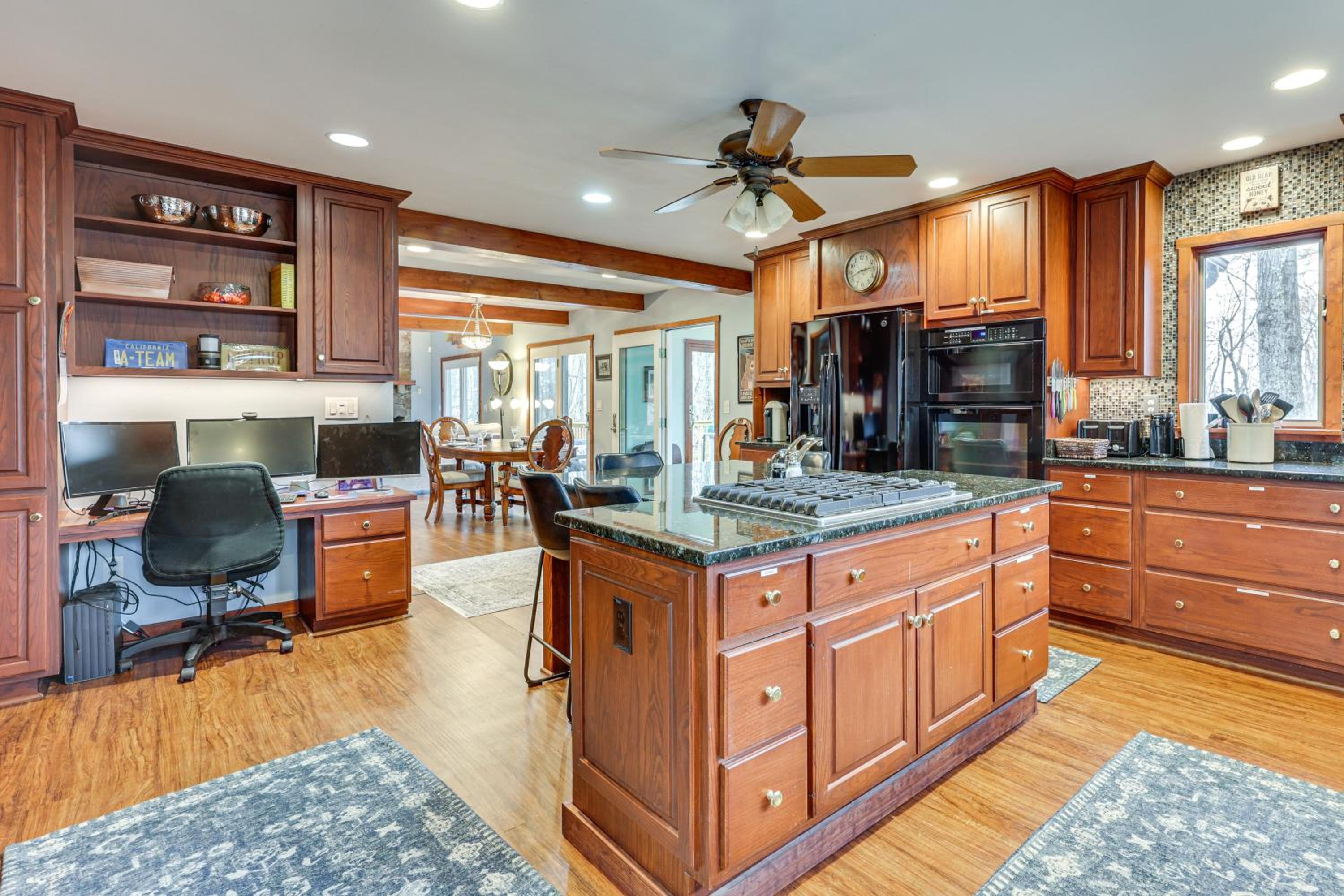 Grand Wintergreen Resort Home with Hot Tub!