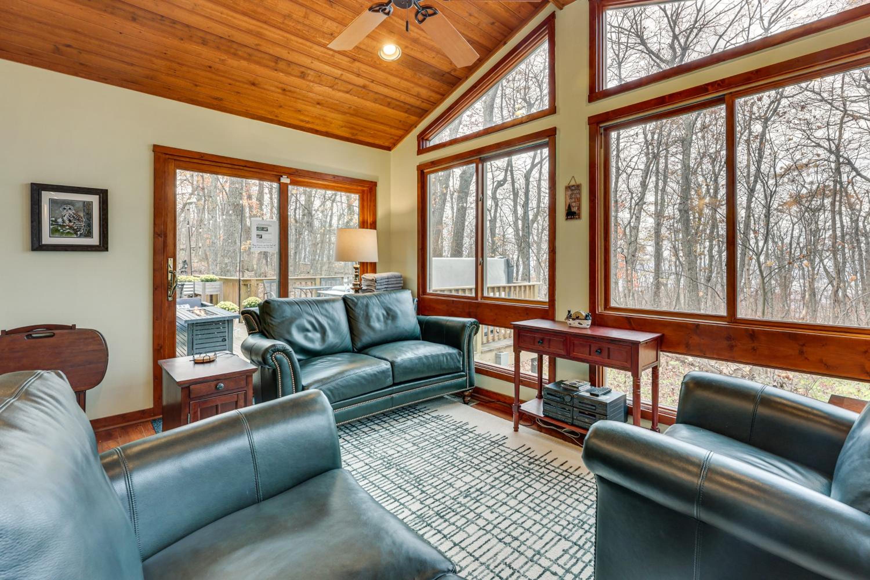 Grand Wintergreen Resort Home with Hot Tub!