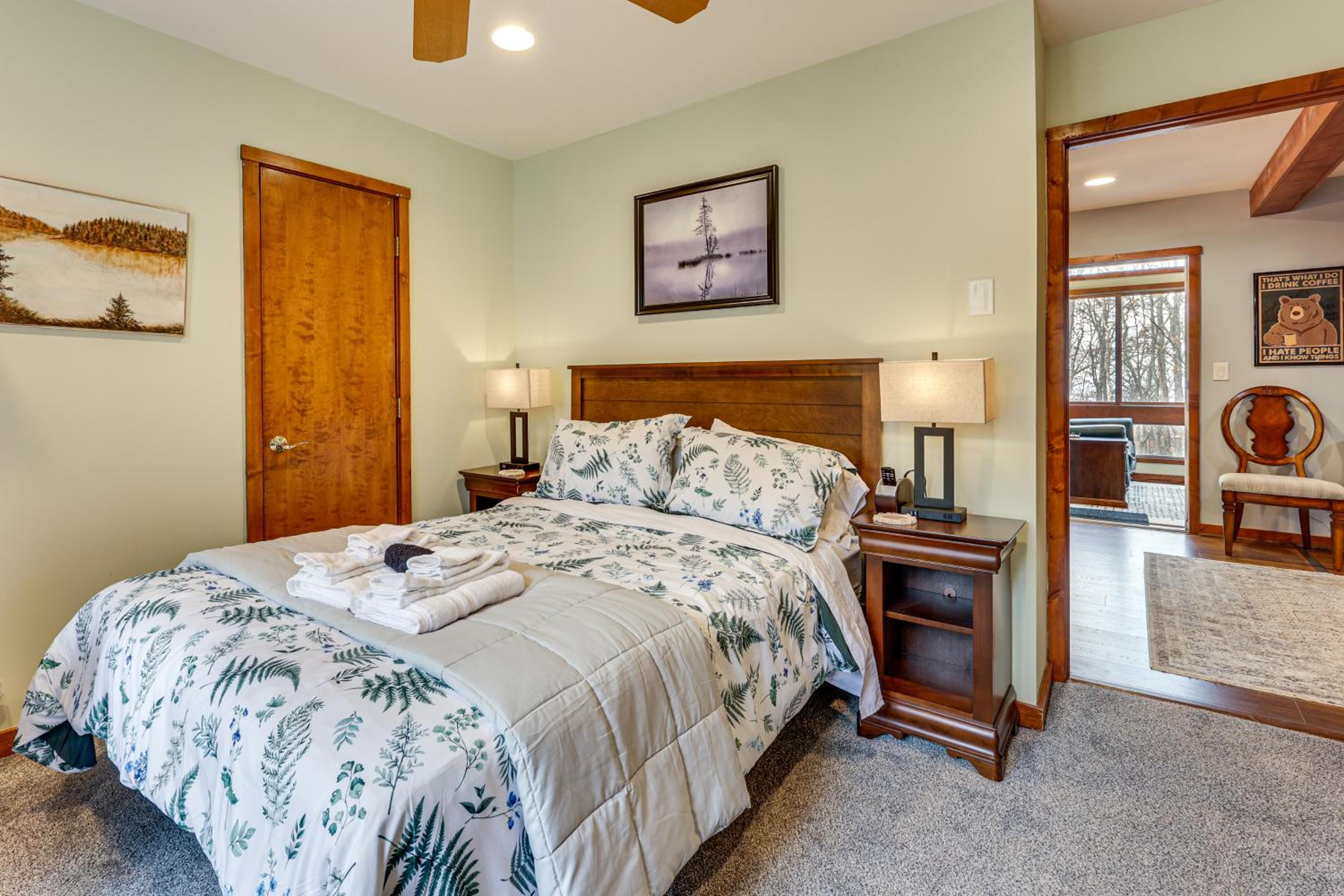 Grand Wintergreen Resort Home with Hot Tub!