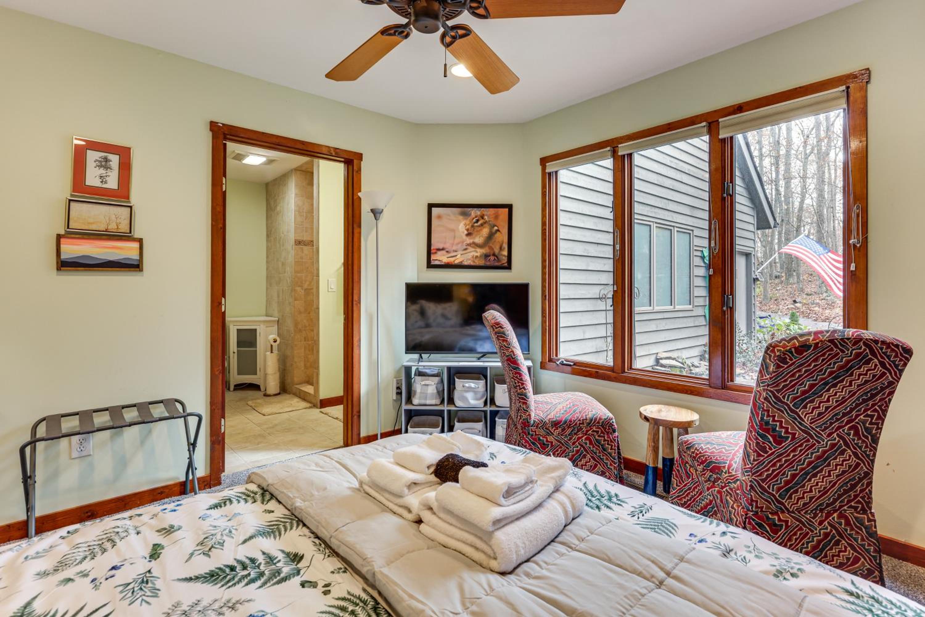 Grand Wintergreen Resort Home with Hot Tub!