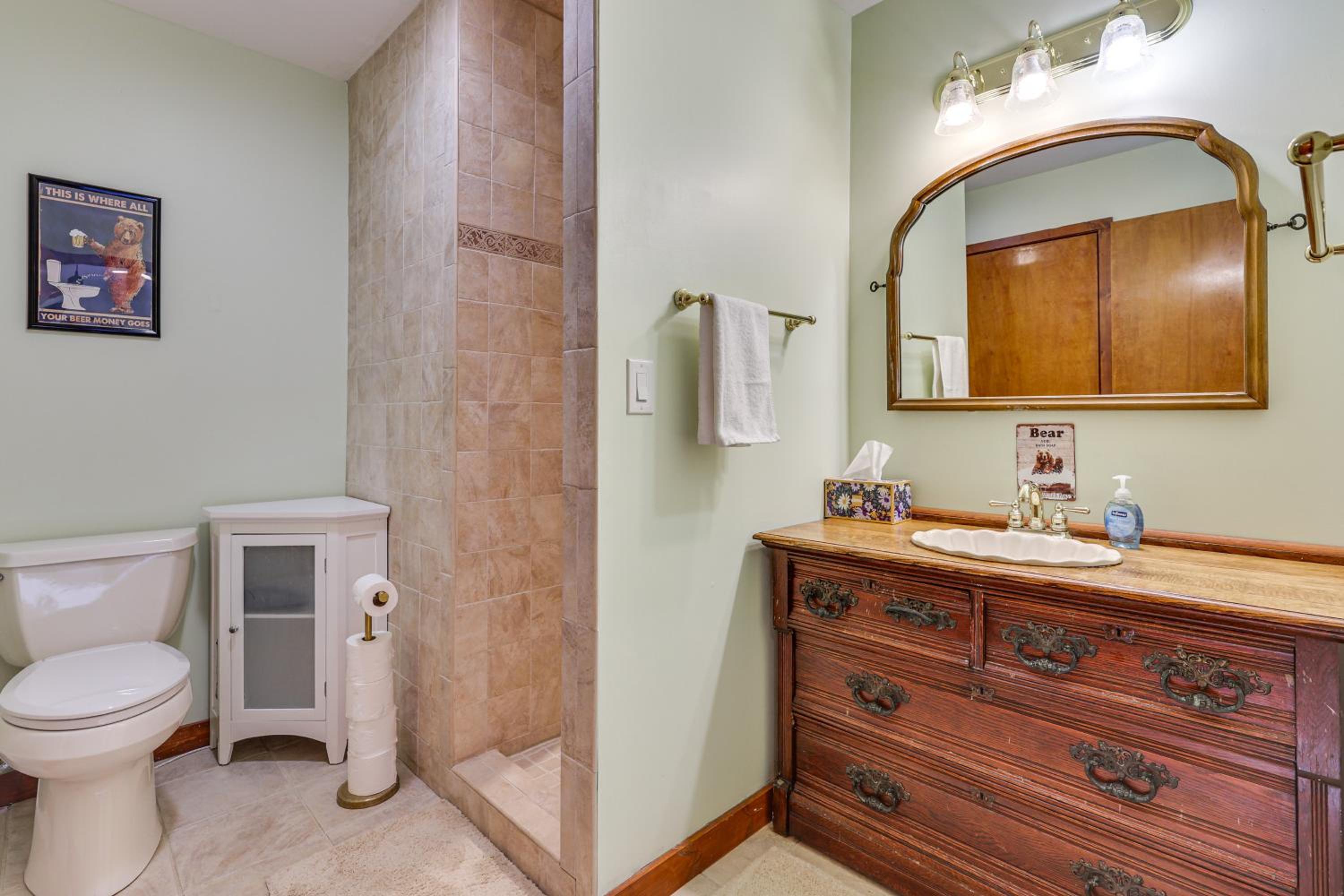 Grand Wintergreen Resort Home with Hot Tub!