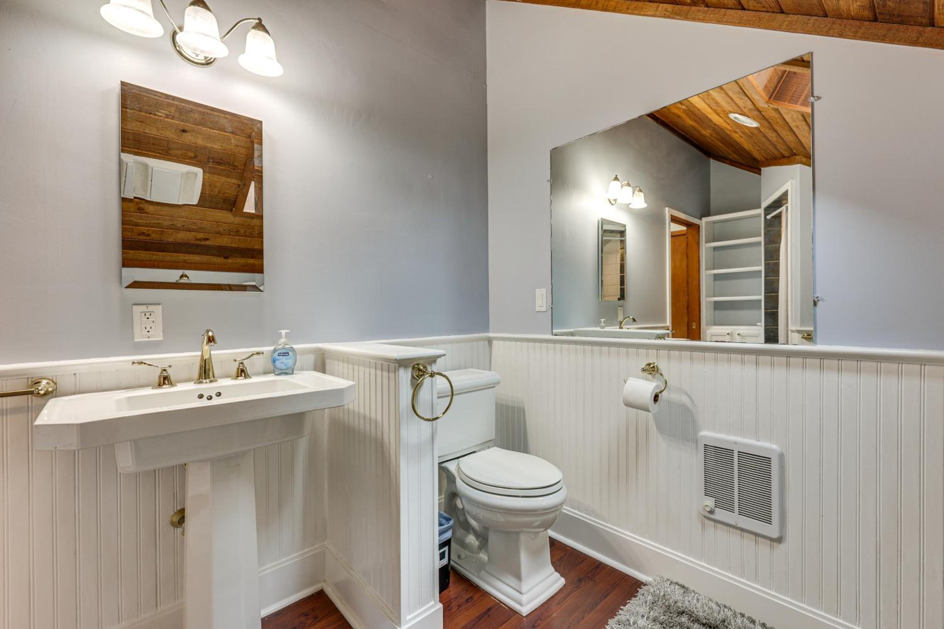 Grand Wintergreen Resort Home with Hot Tub!