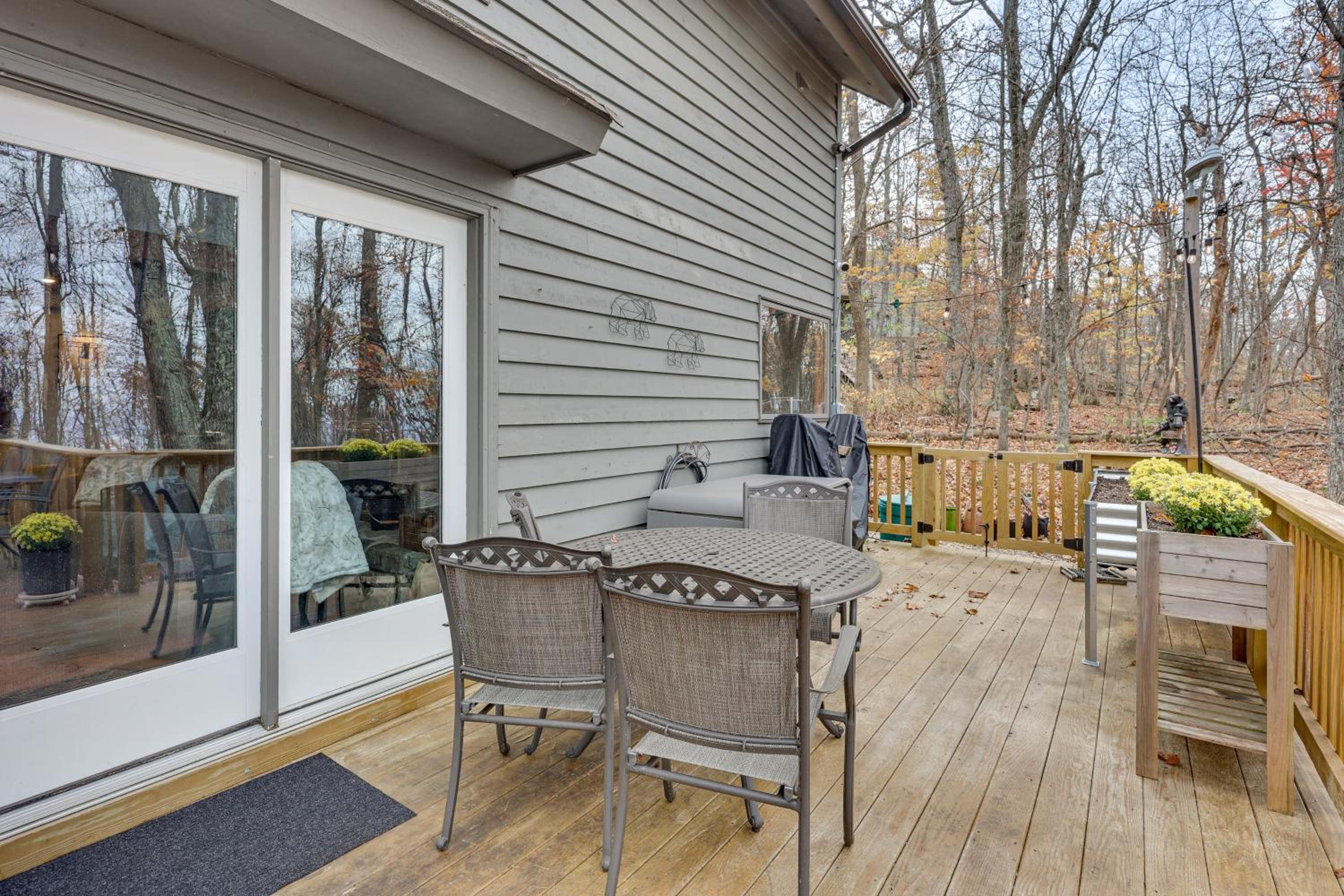 Grand Wintergreen Resort Home with Hot Tub!
