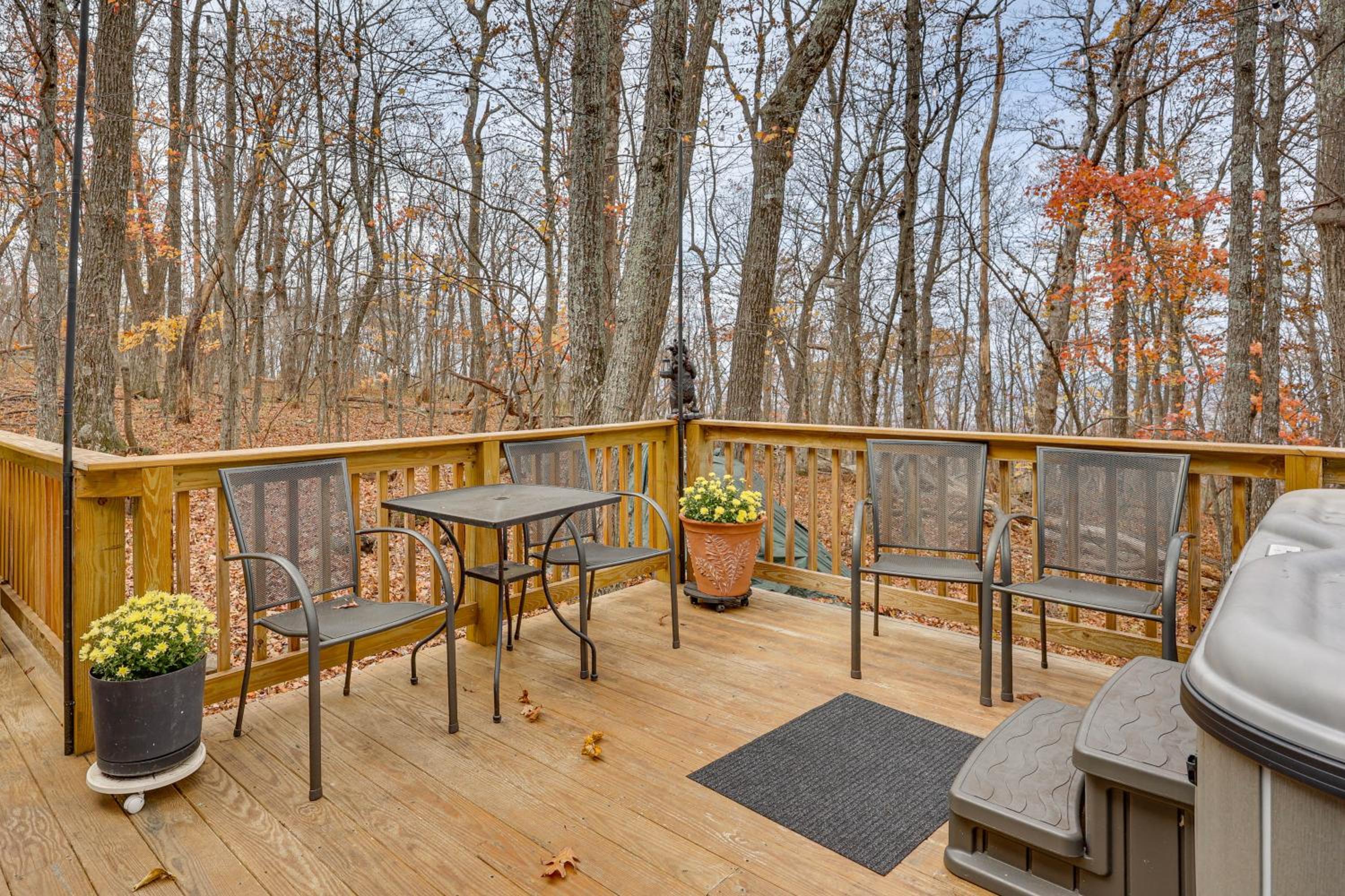 Grand Wintergreen Resort Home with Hot Tub!
