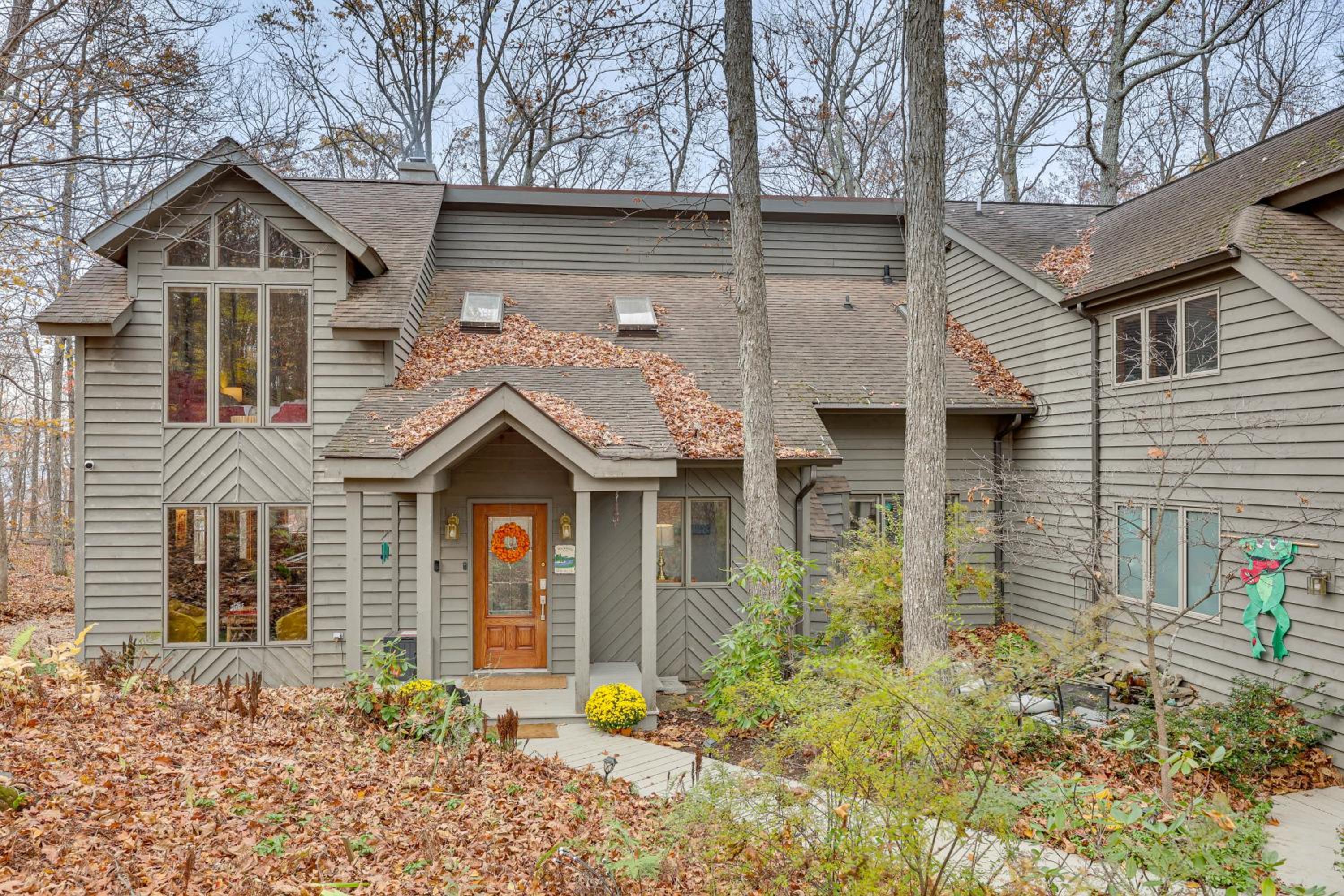 Grand Wintergreen Resort Home with Hot Tub!
