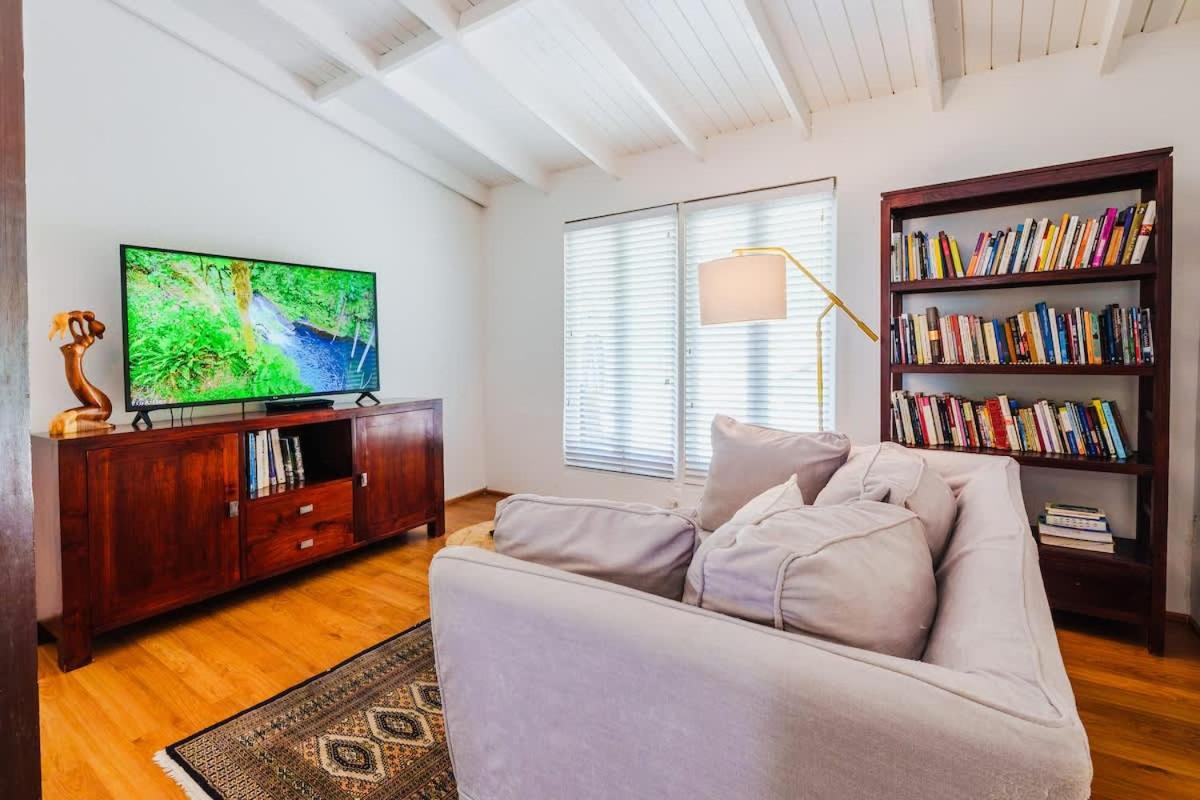 Chalet Lulu | Yoga/Retreat | P Solar | Hot Tub
