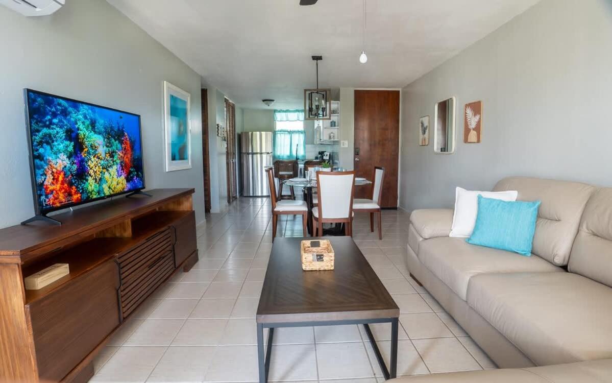 Coral 17 Costa Brava Condo, Pool, 5 Min from Beach