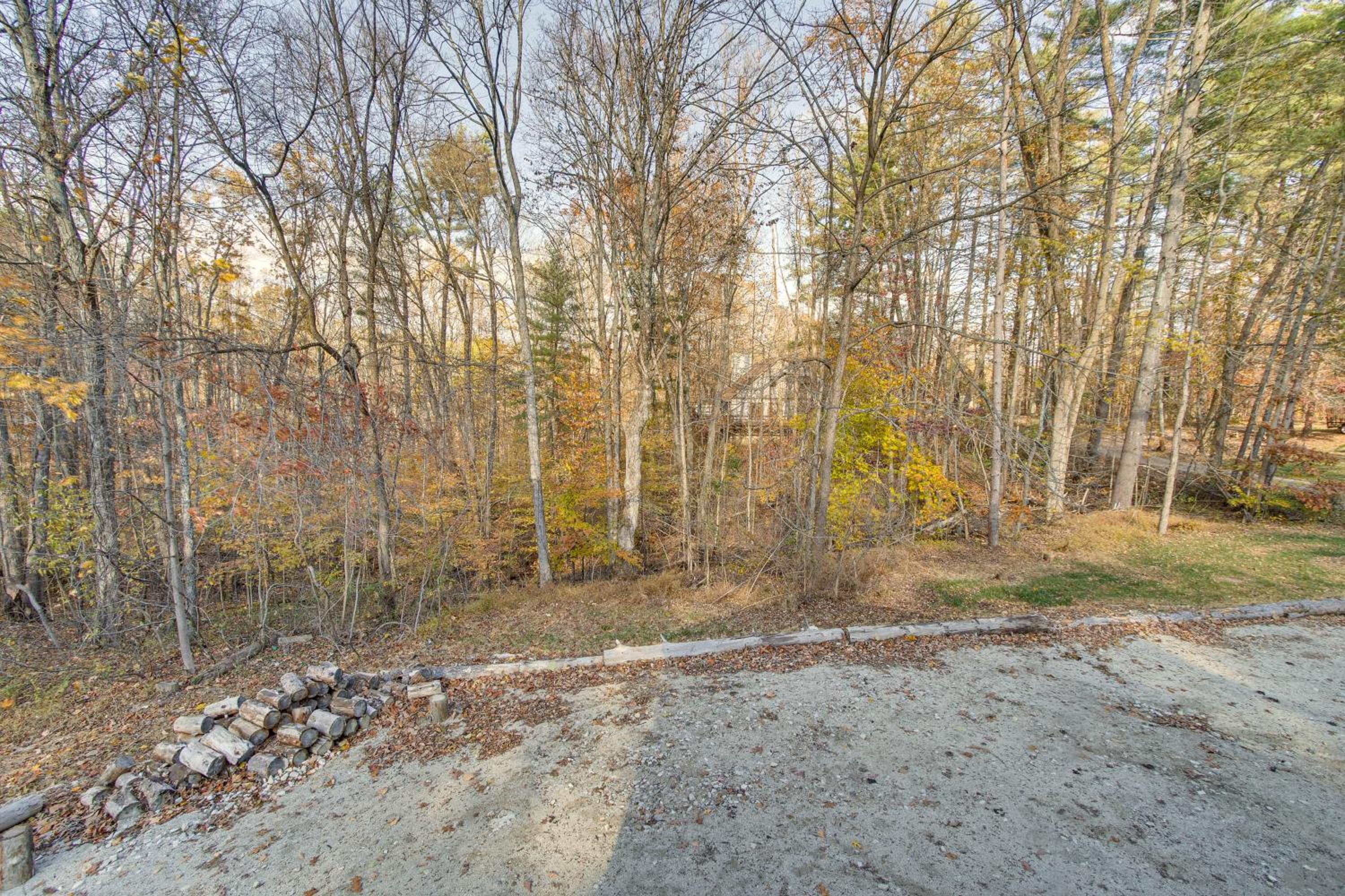 Chène Cottage Near Burr Oak Lake and Trailheads!
