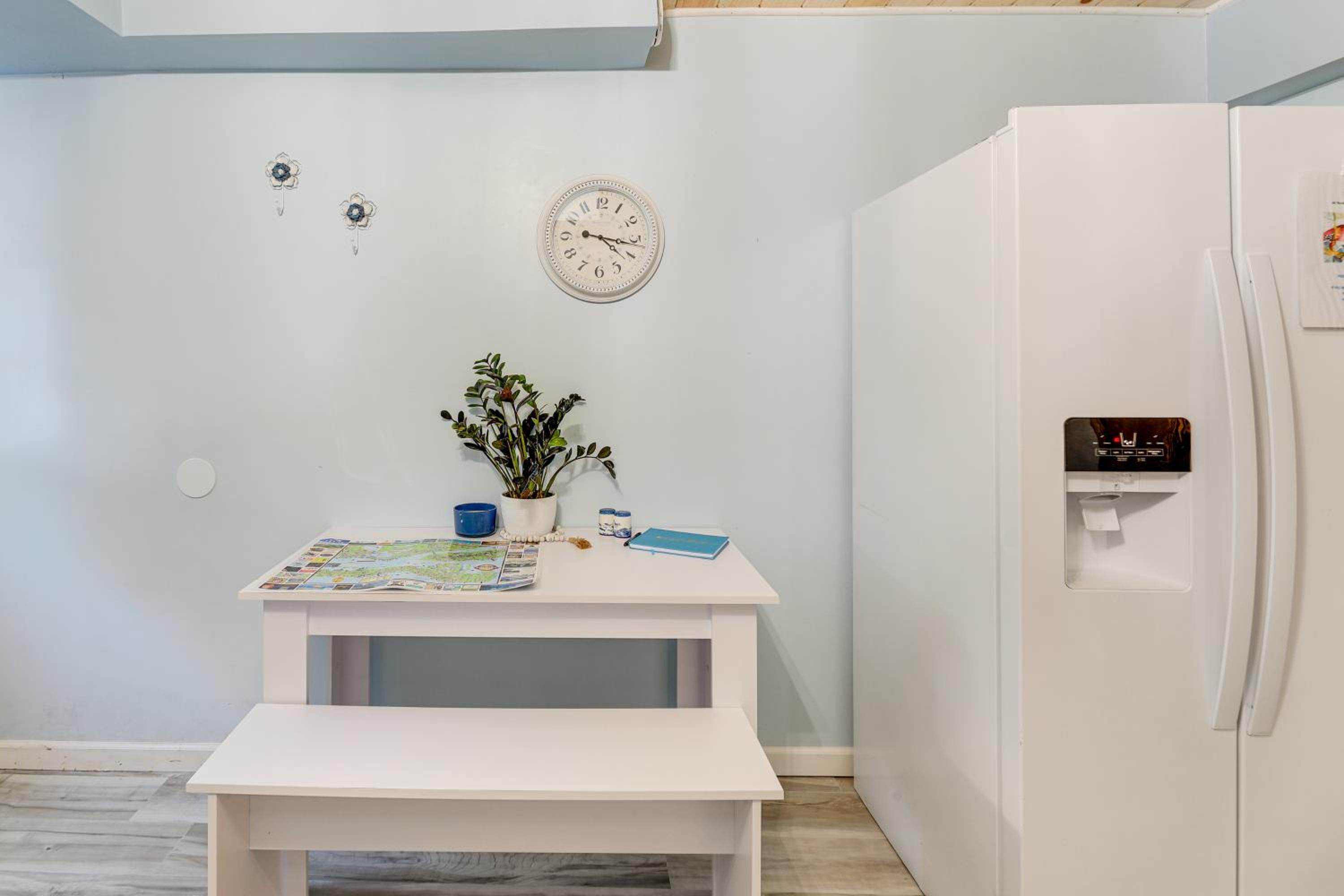 12 Mi to Beach! Cozy Cove with Patio in Newport