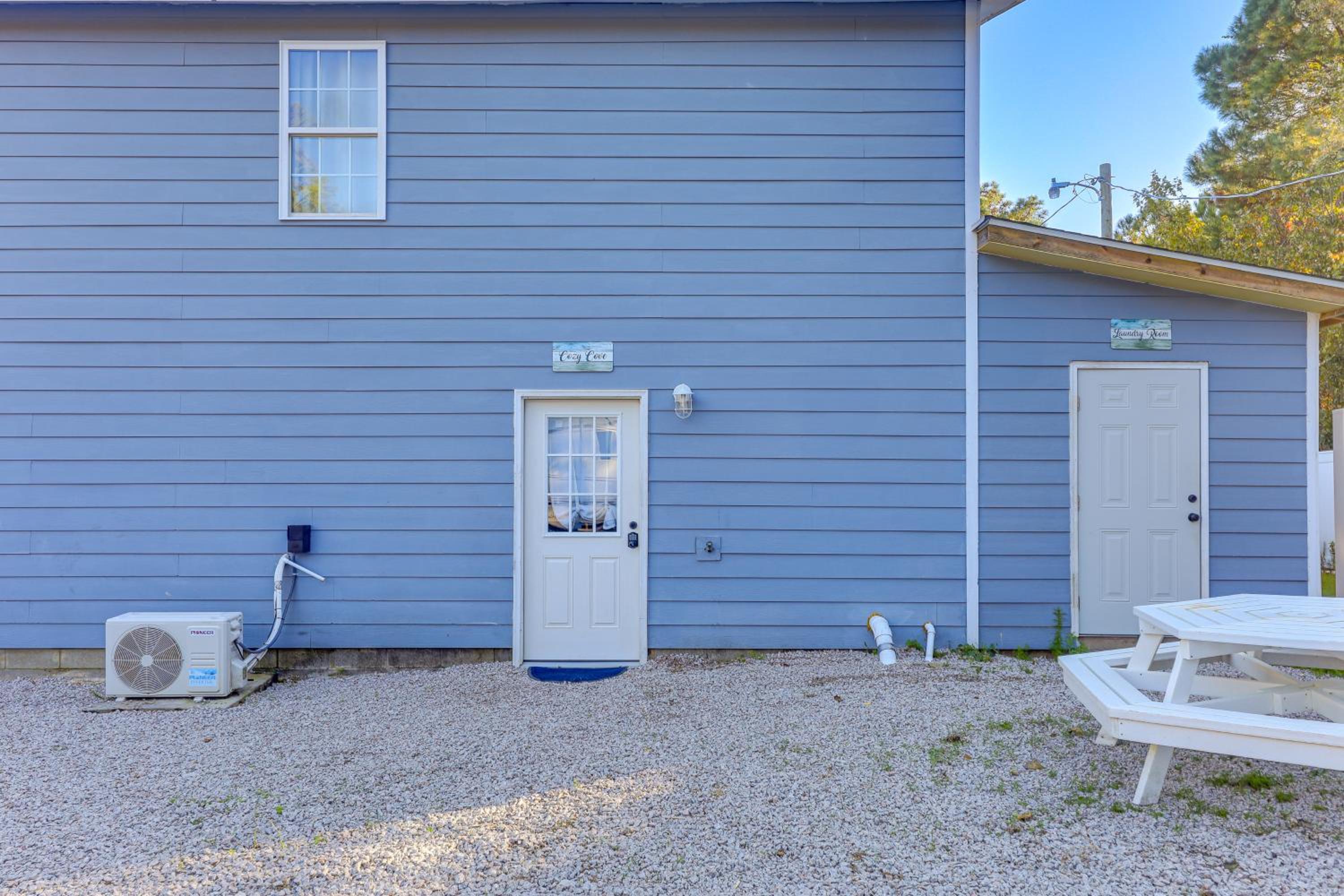 12 Mi to Beach! Cozy Cove with Patio in Newport