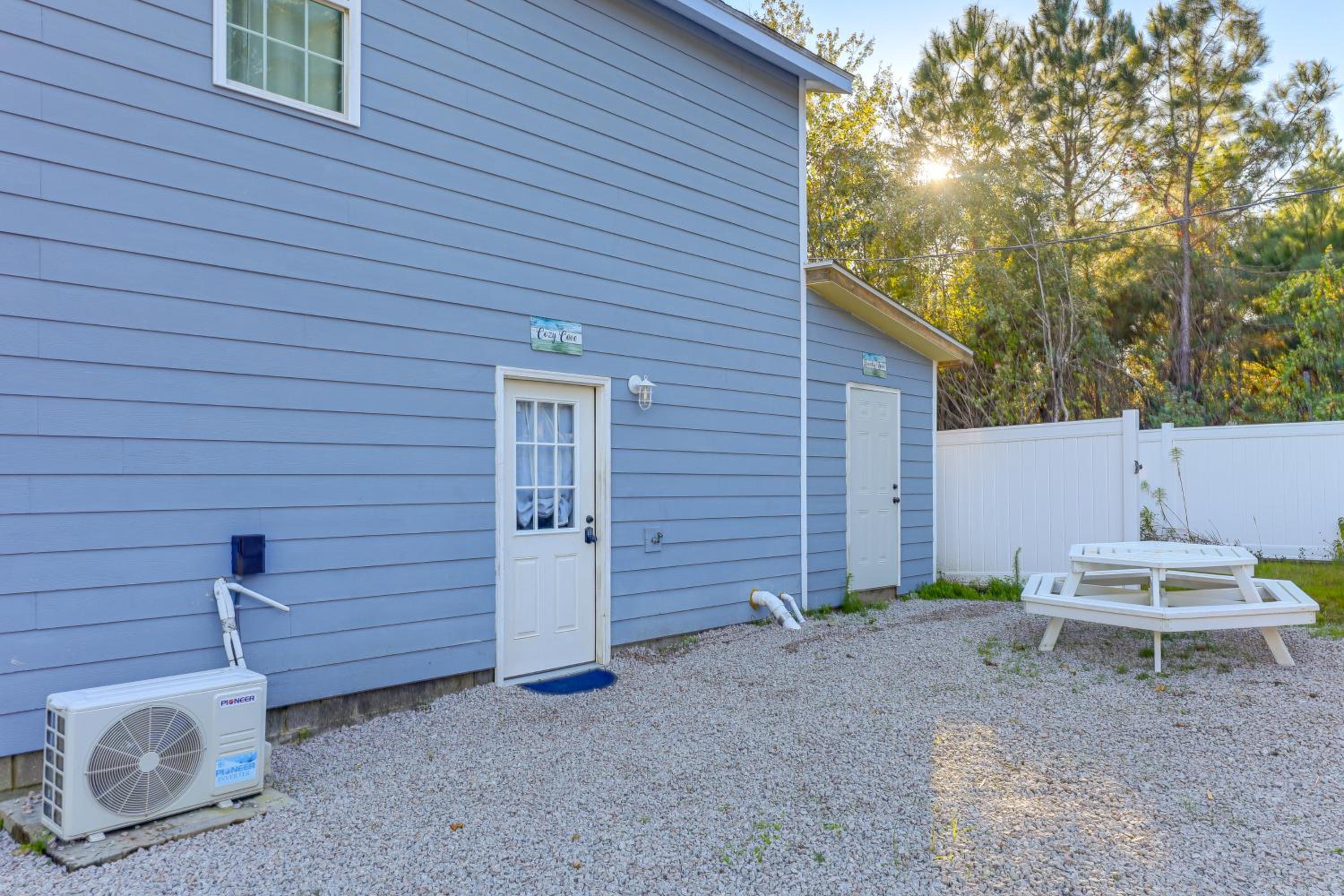 12 Mi to Beach! Cozy Cove with Patio in Newport