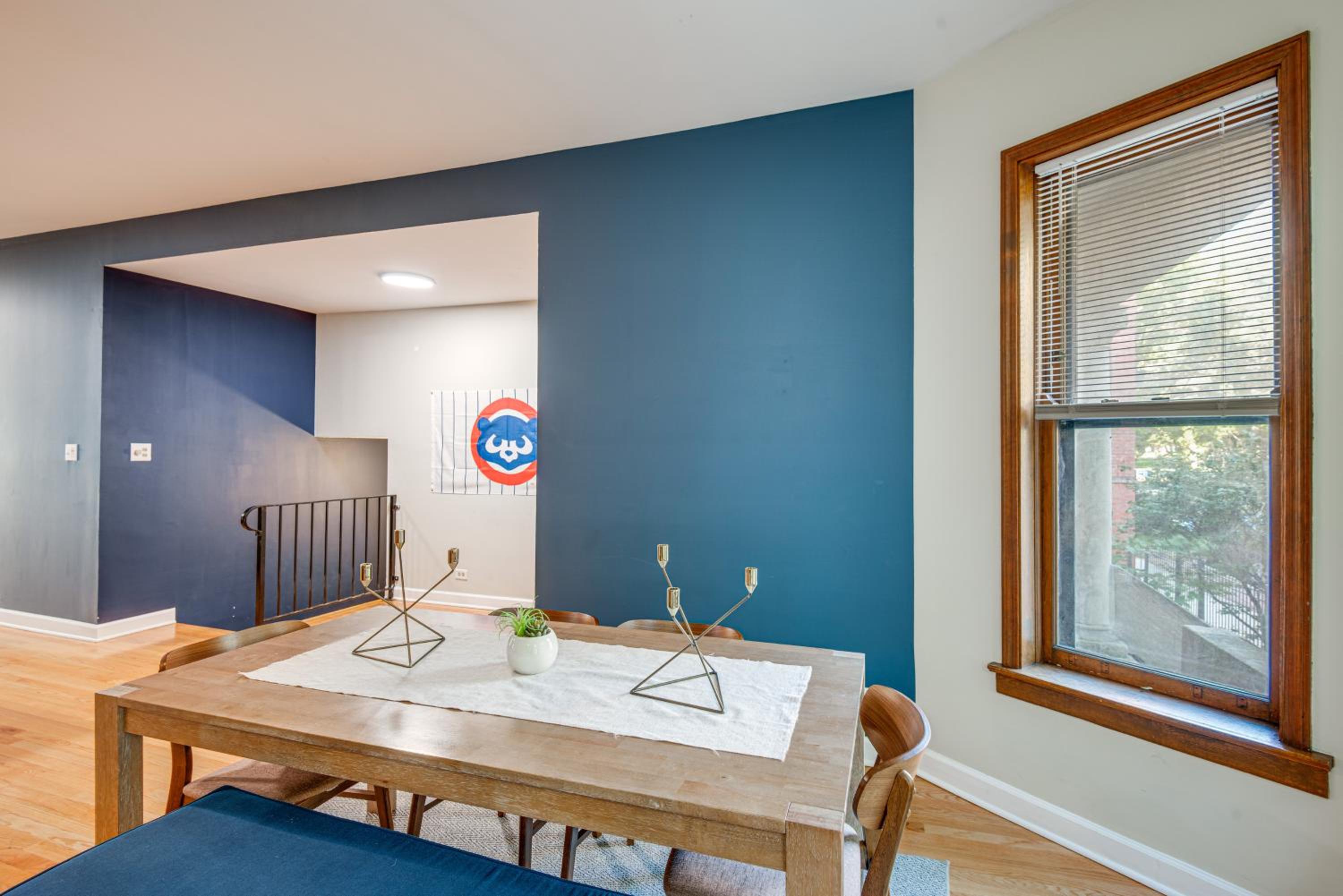 Pet-Friendly with Pool Table Walk to Wrigley Field
