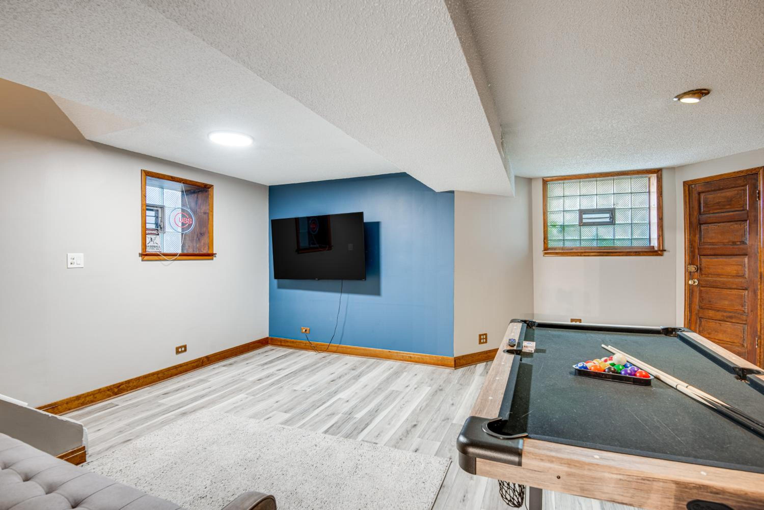 Pet-Friendly with Pool Table Walk to Wrigley Field
