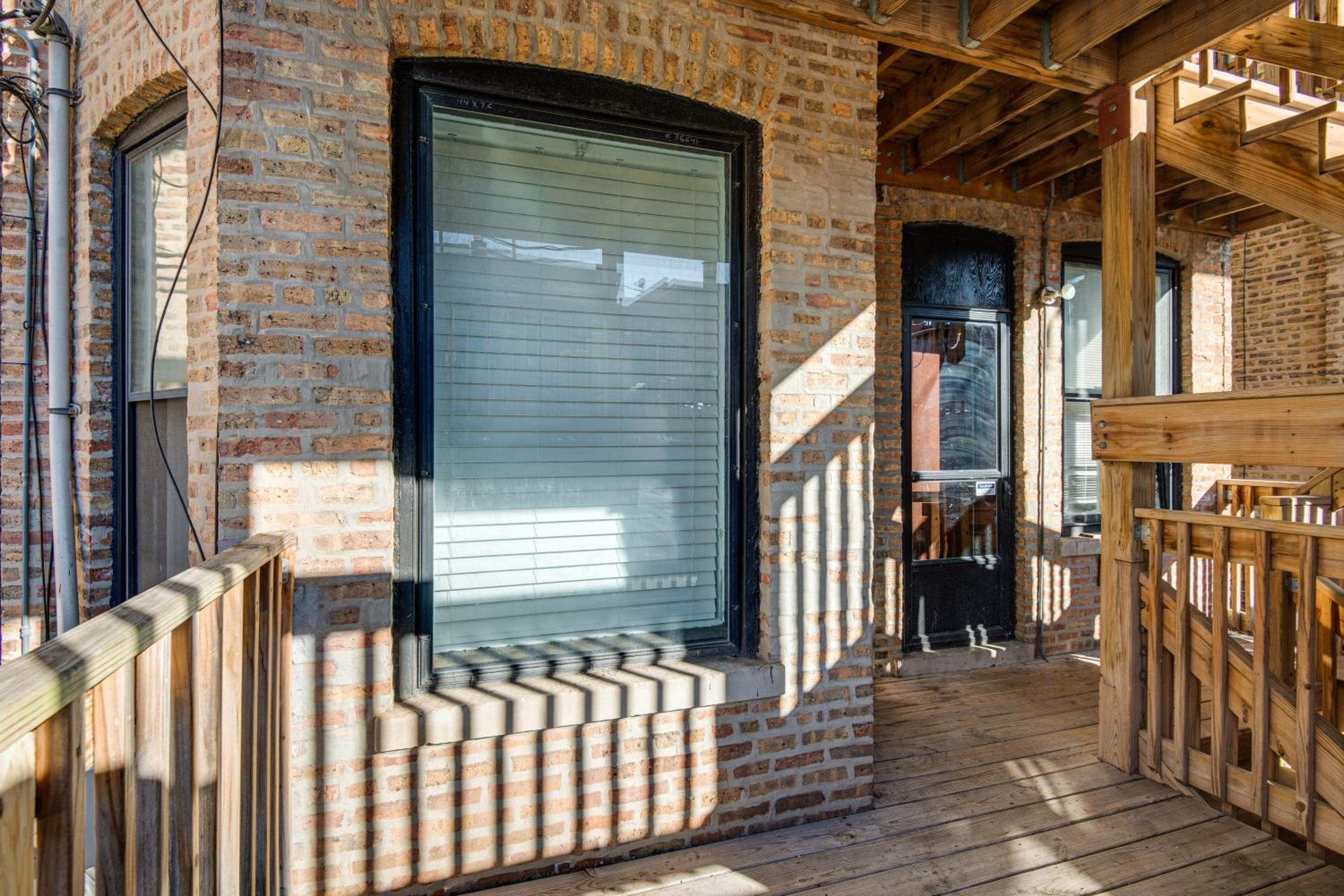Pet-Friendly with Pool Table Walk to Wrigley Field