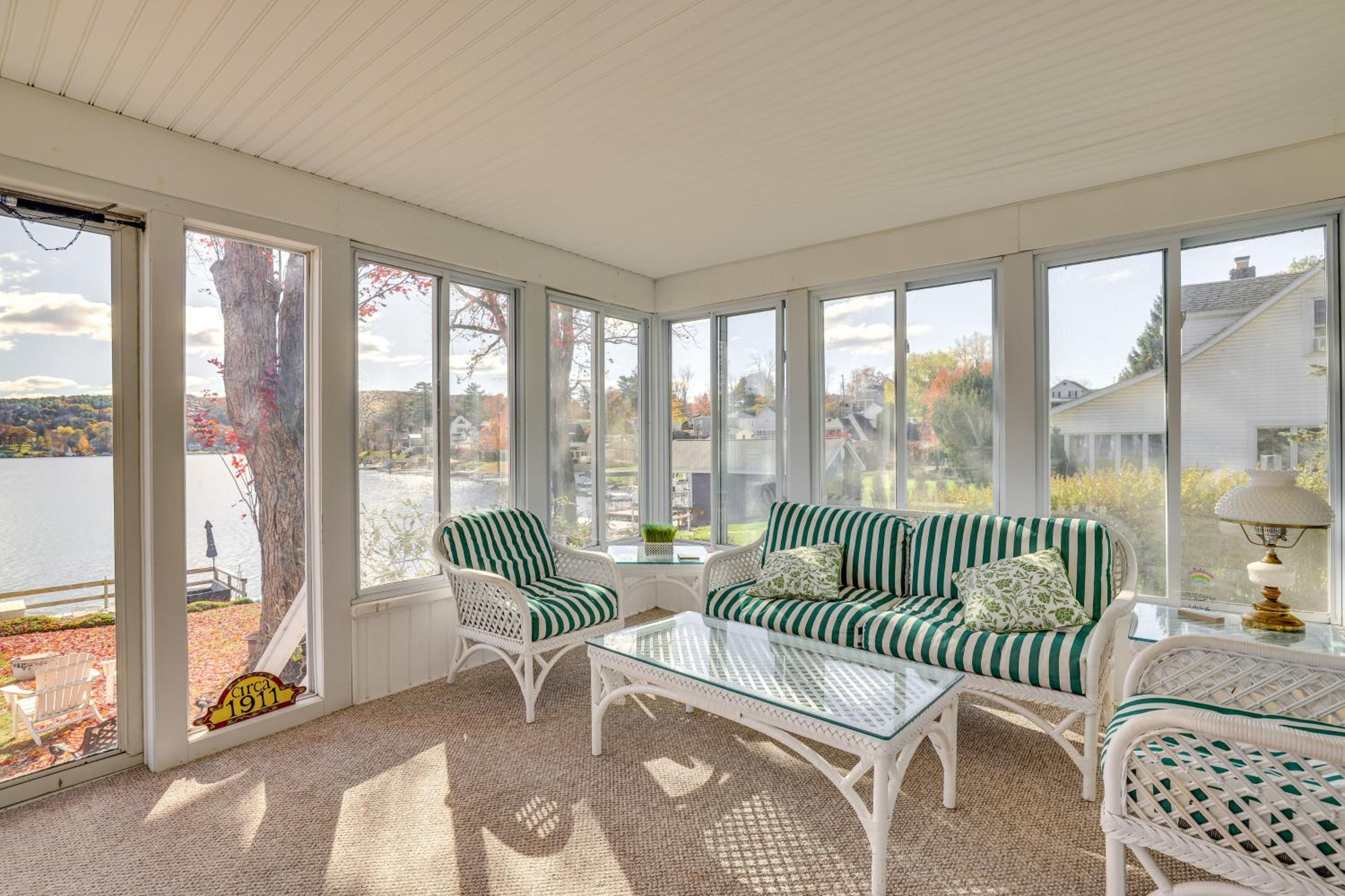 All-Season Getaway on Lake Winola Dock and Sunroom!