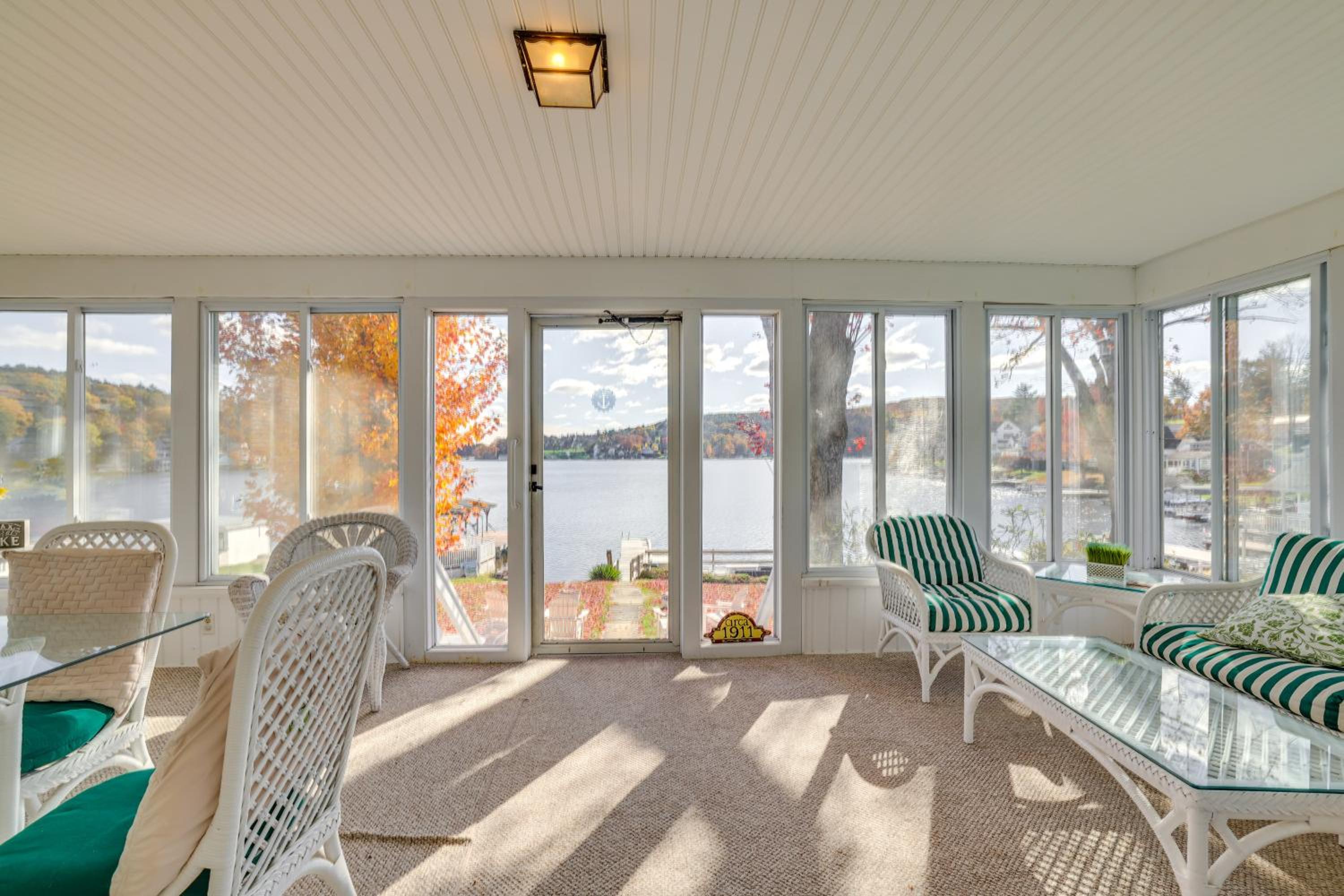 All-Season Getaway on Lake Winola Dock and Sunroom!